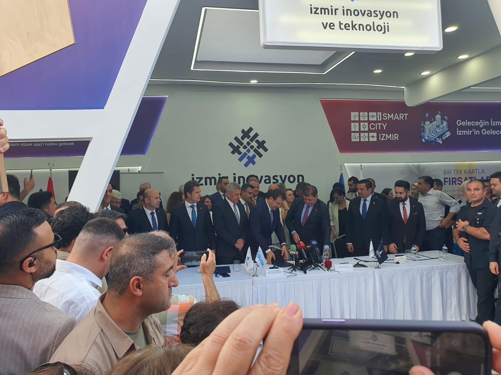 93. İzmir Enternasyonal Fuarı  siyasi isimleri bir araya getirdi