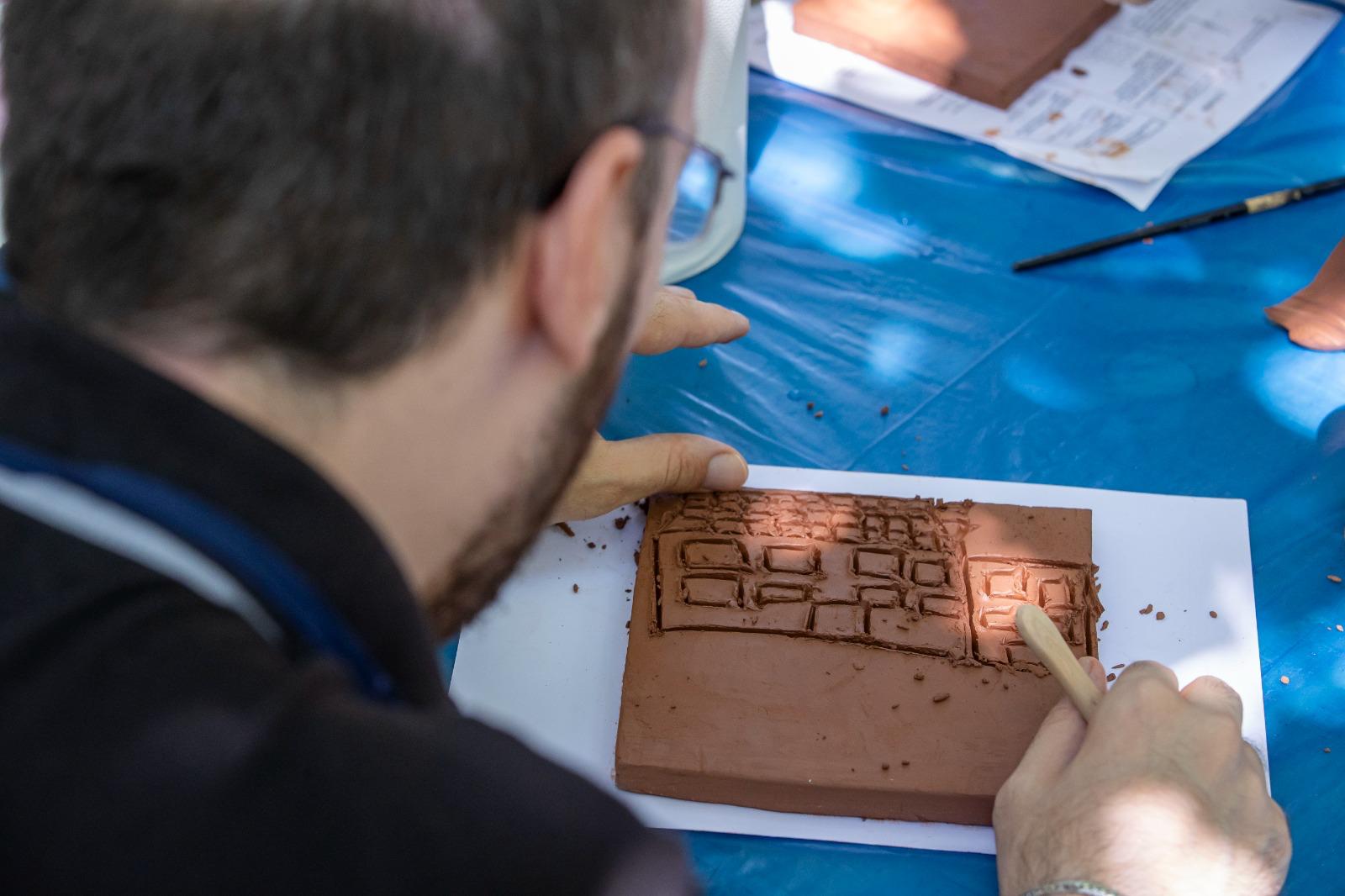 Çamura “iyilikle” şekil verdiler