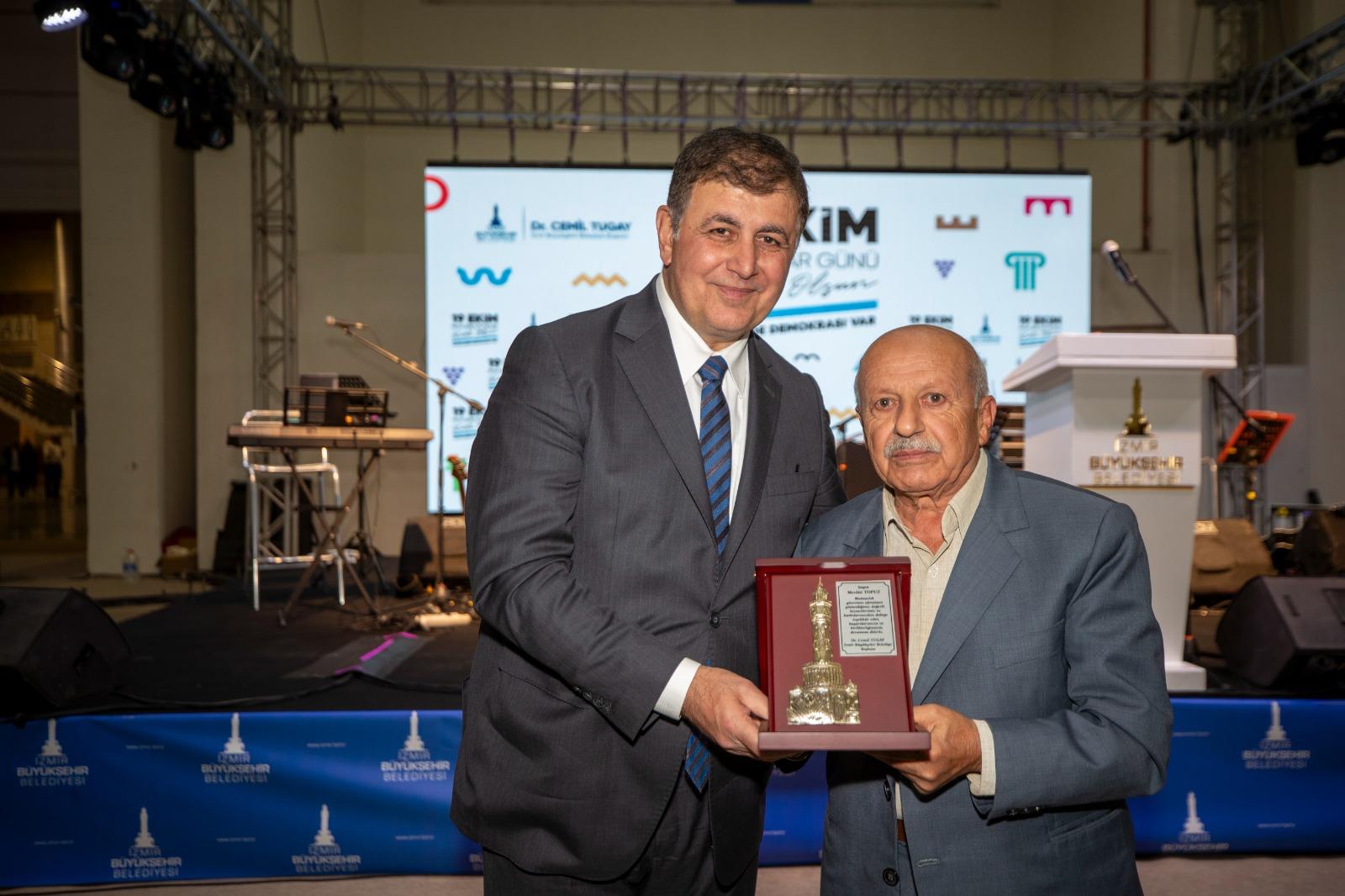 Başkan Tugay muhtarlarla buluştu