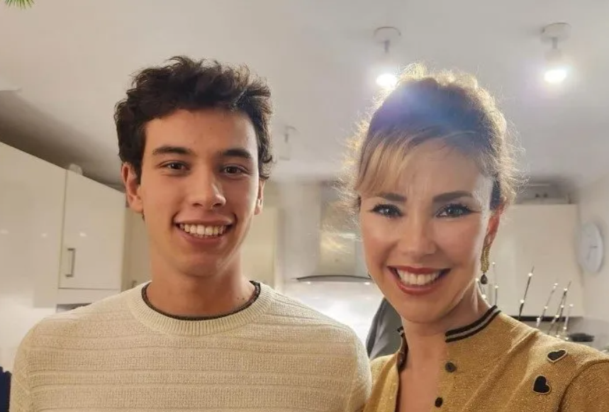 Londra'da sürpriz buluşma! Sihirli Annem'in Suzan'ı Zuhal Topal ile Betüş'ü İnci Türkay bir araya geldi!