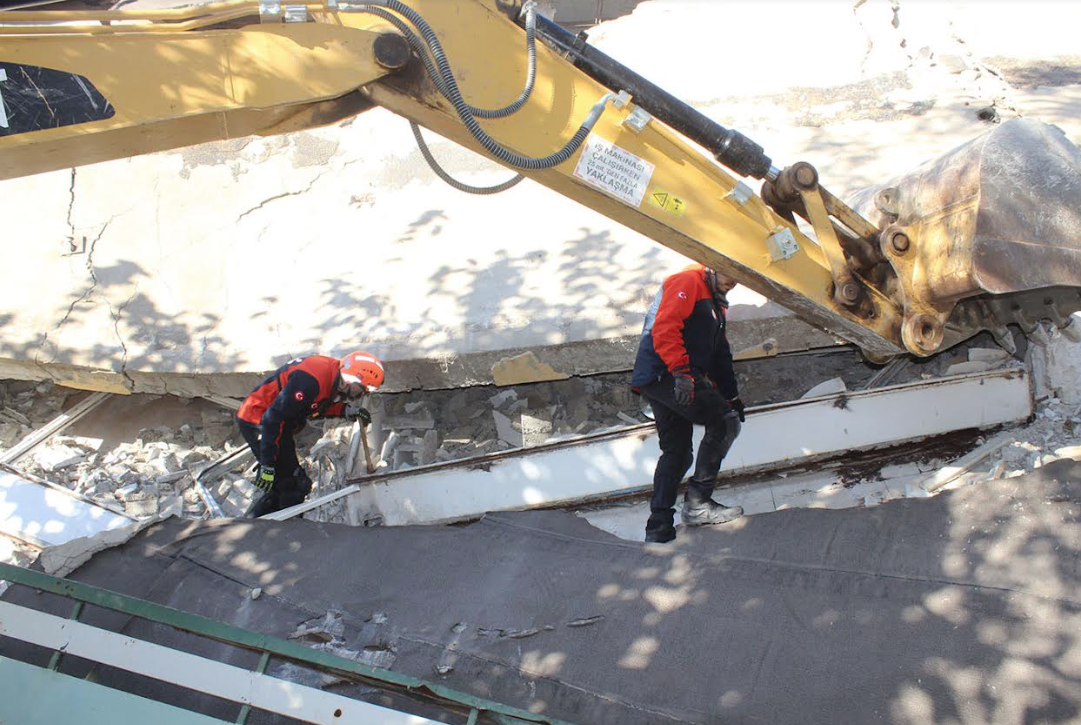 Vali Elban “hazırlık” vurgusu yaptı: İzmir'de deprem tatbikatı