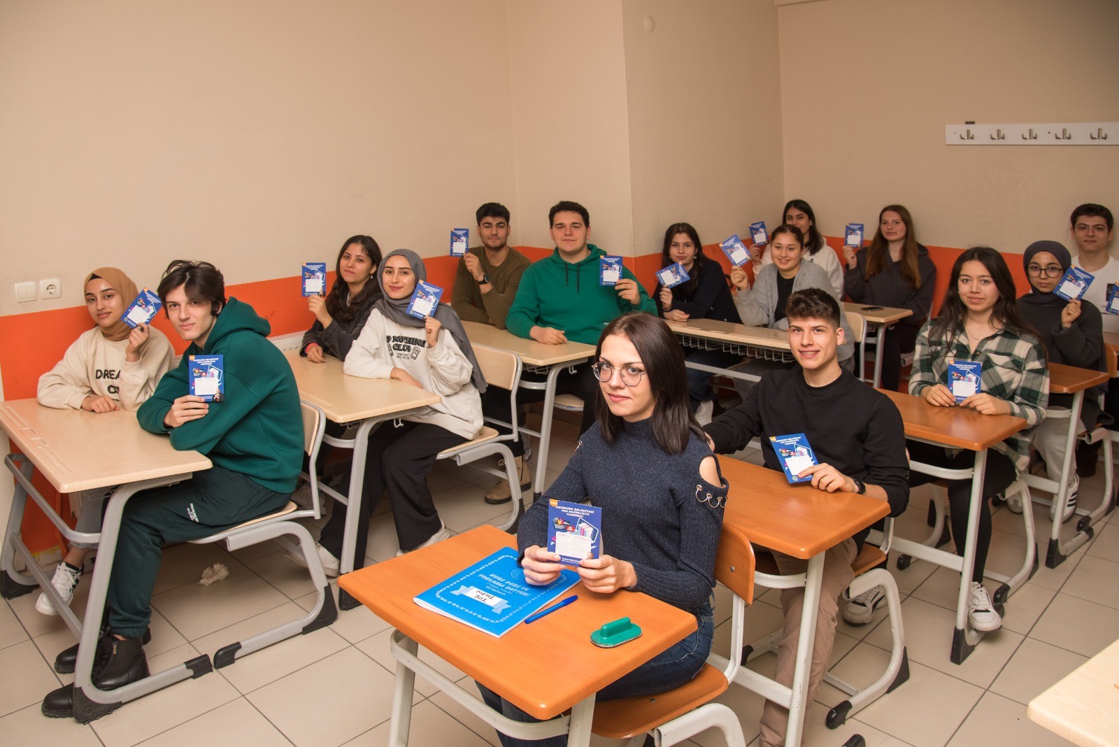 MENEMEN'DE 10 BİN ÖĞRENCİYE EĞİTİM DESTEĞİ