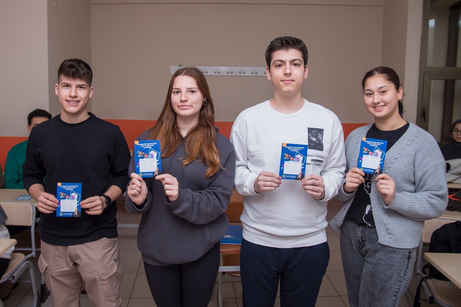 MENEMEN'DE 10 BİN ÖĞRENCİYE EĞİTİM DESTEĞİ