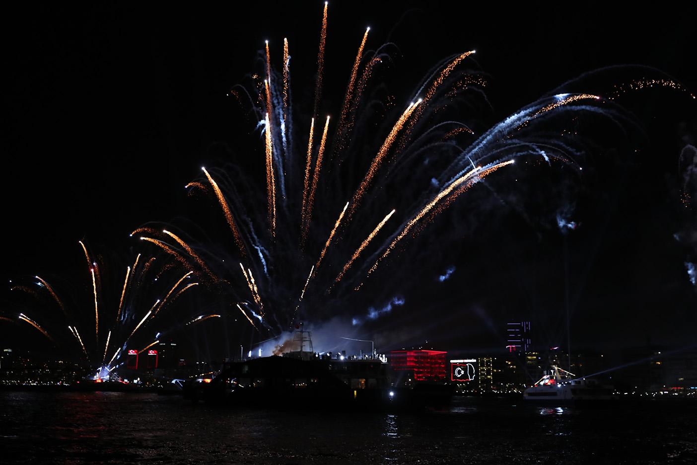 İZMİR'DE CUMHURİYETİN 101. YILINA YAKIŞIR KUTLAMALAR YAPILACAK