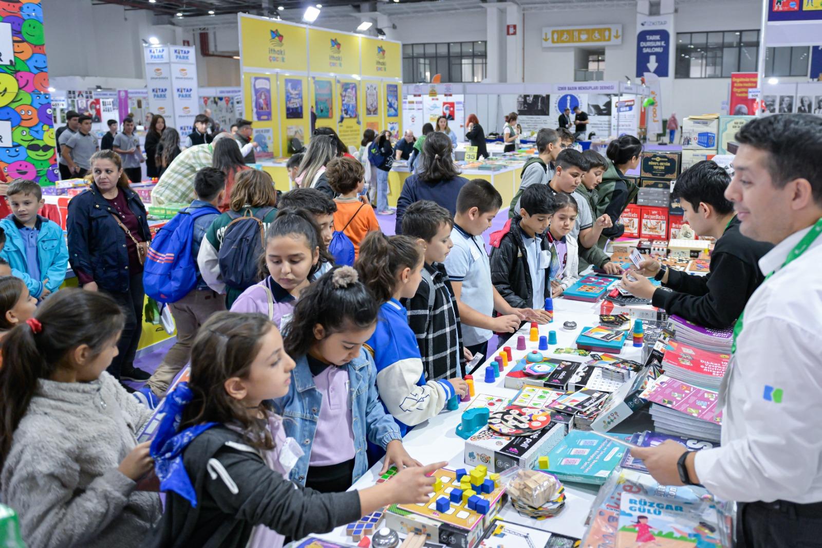 İZKİTAP her yaştan kitapseveri ağırlıyor