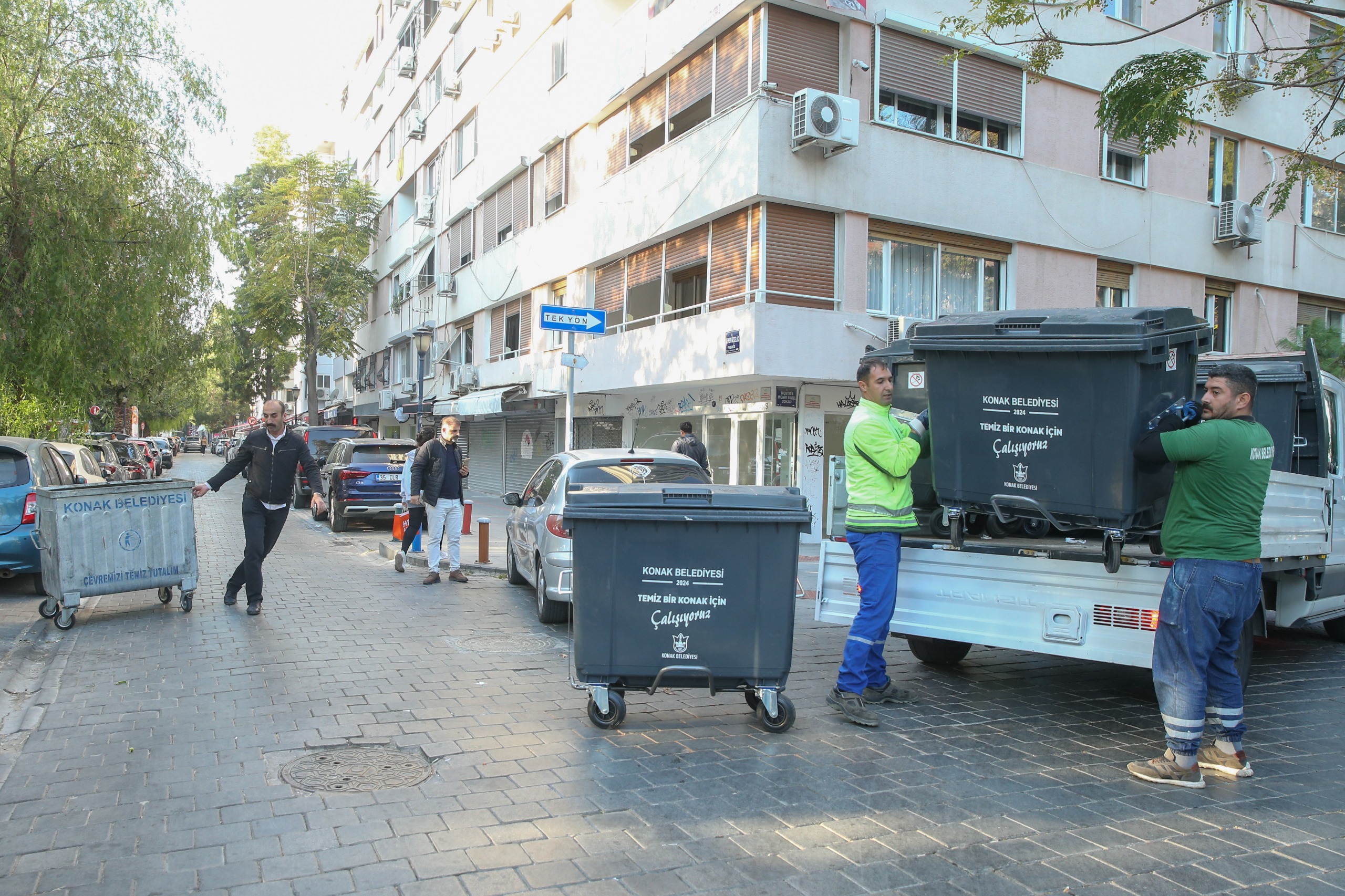 Daha temiz bir Konak için konteyner harekatı