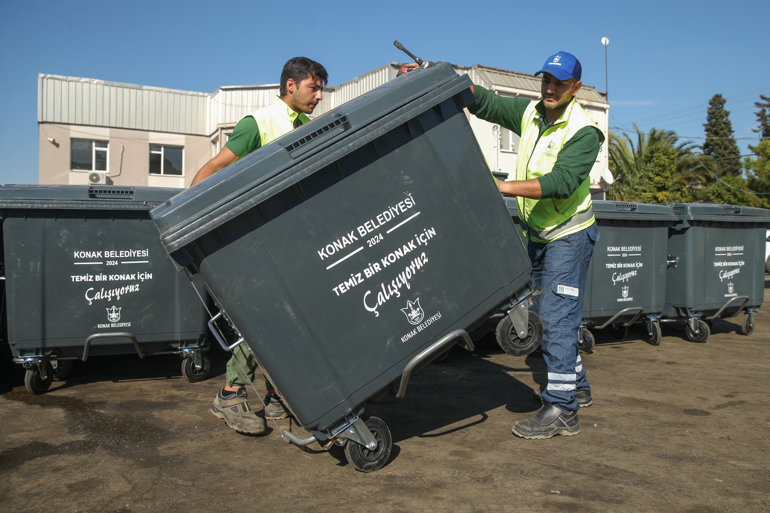 Daha temiz bir Konak için konteyner harekatı