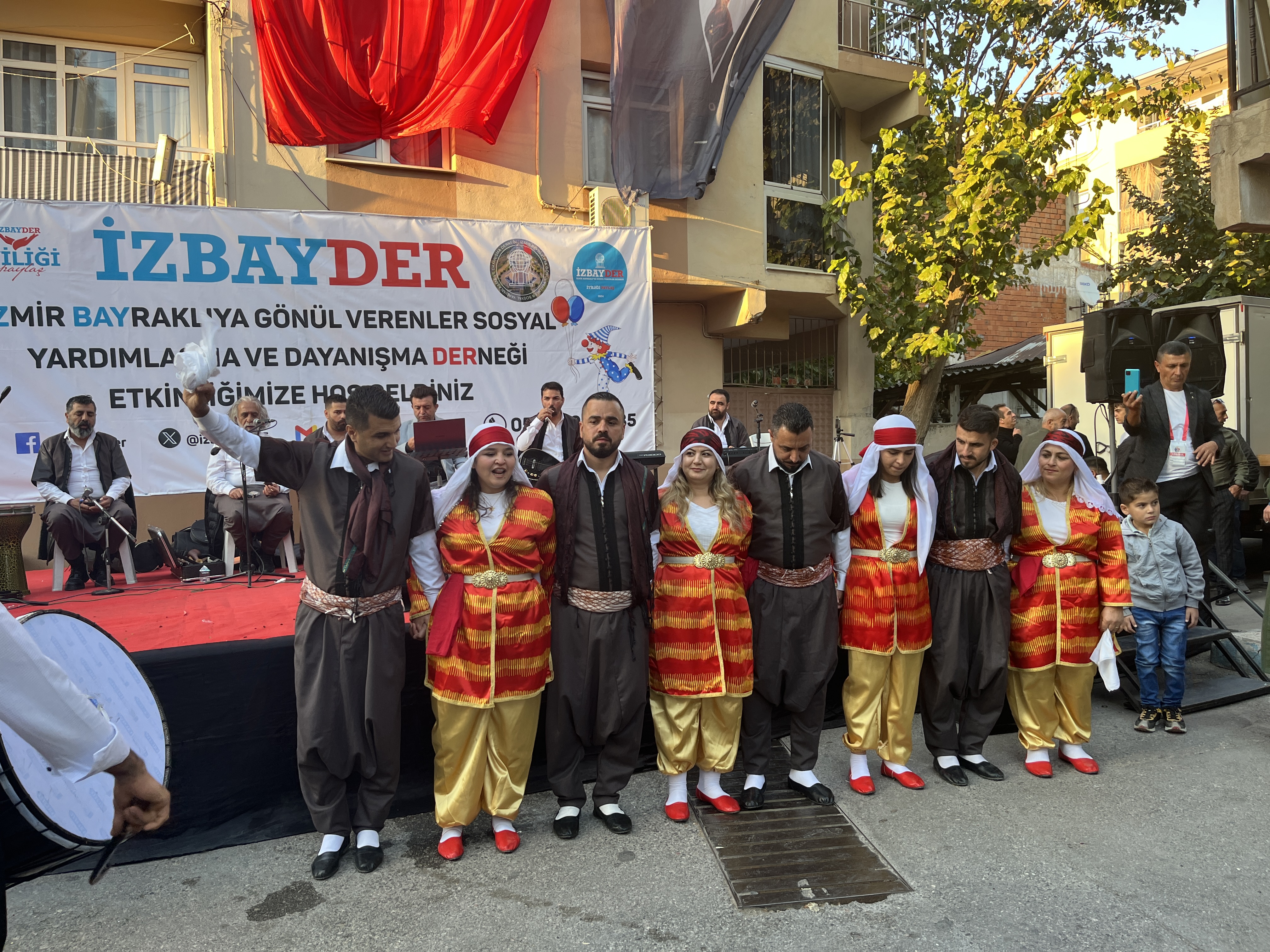 Bayraklı'ya gönül verenlerin bir araya geldiği İZBAYDER görkemli törenle açıldı