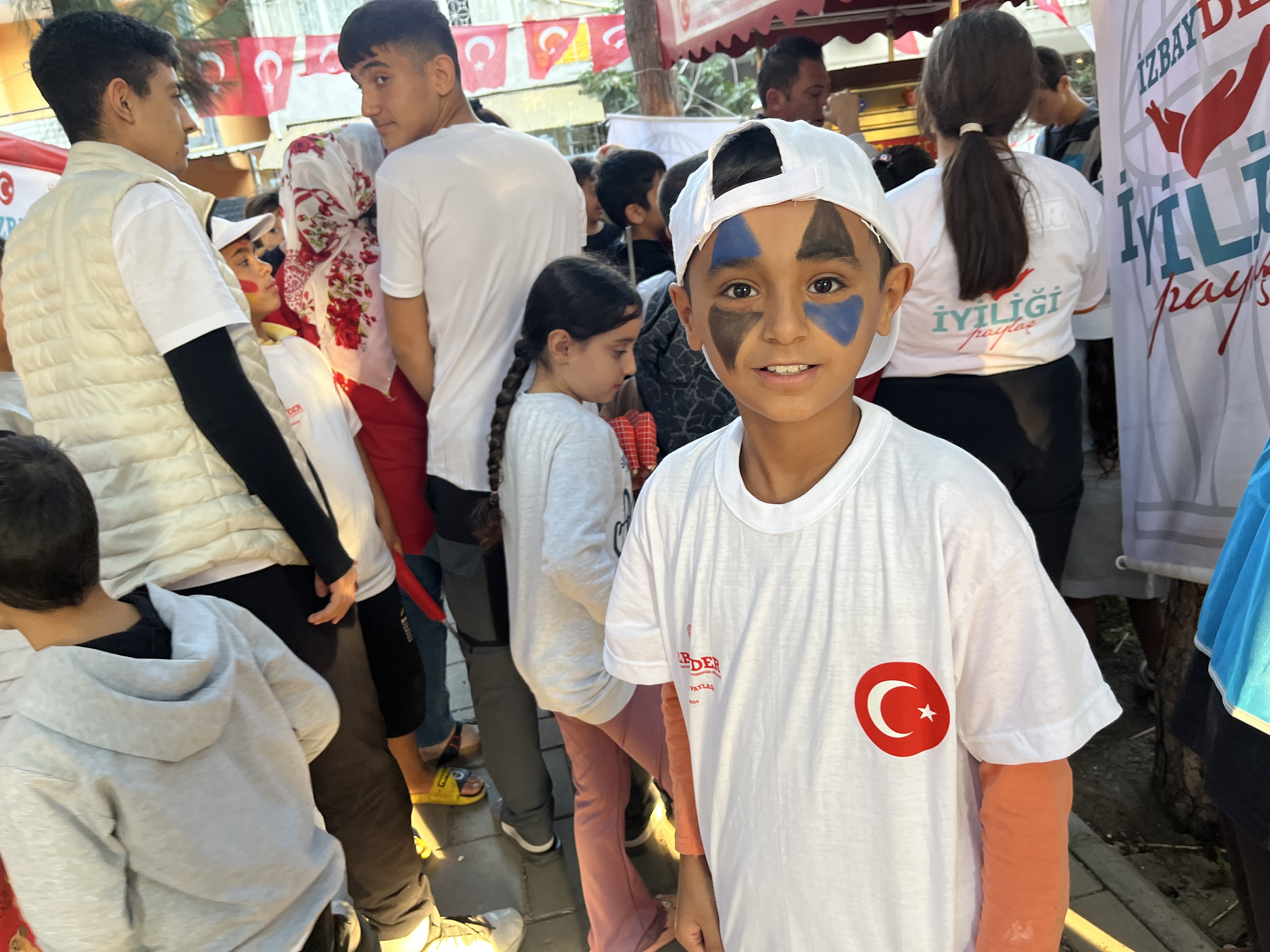 Bayraklı'ya gönül verenlerin bir araya geldiği İZBAYDER görkemli törenle açıldı