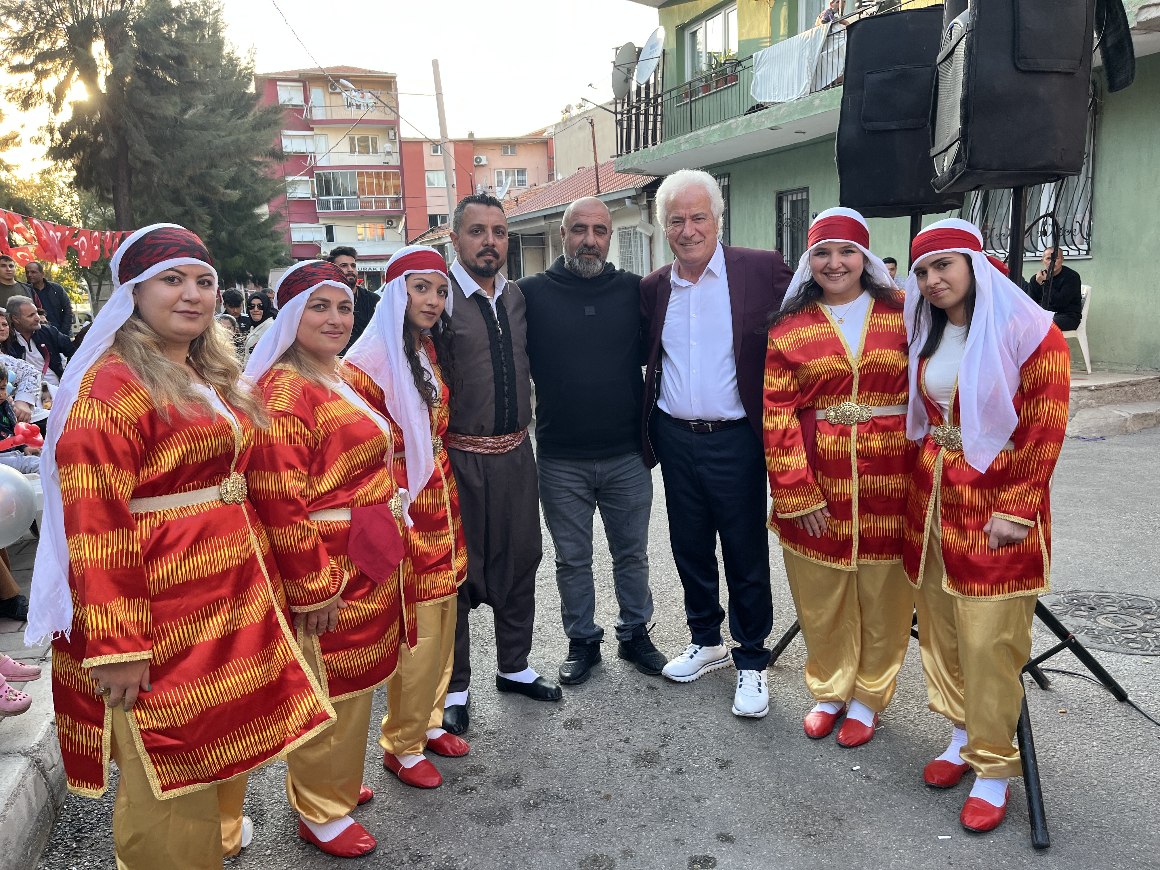Bayraklı'ya gönül verenlerin bir araya geldiği İZBAYDER görkemli törenle açıldı