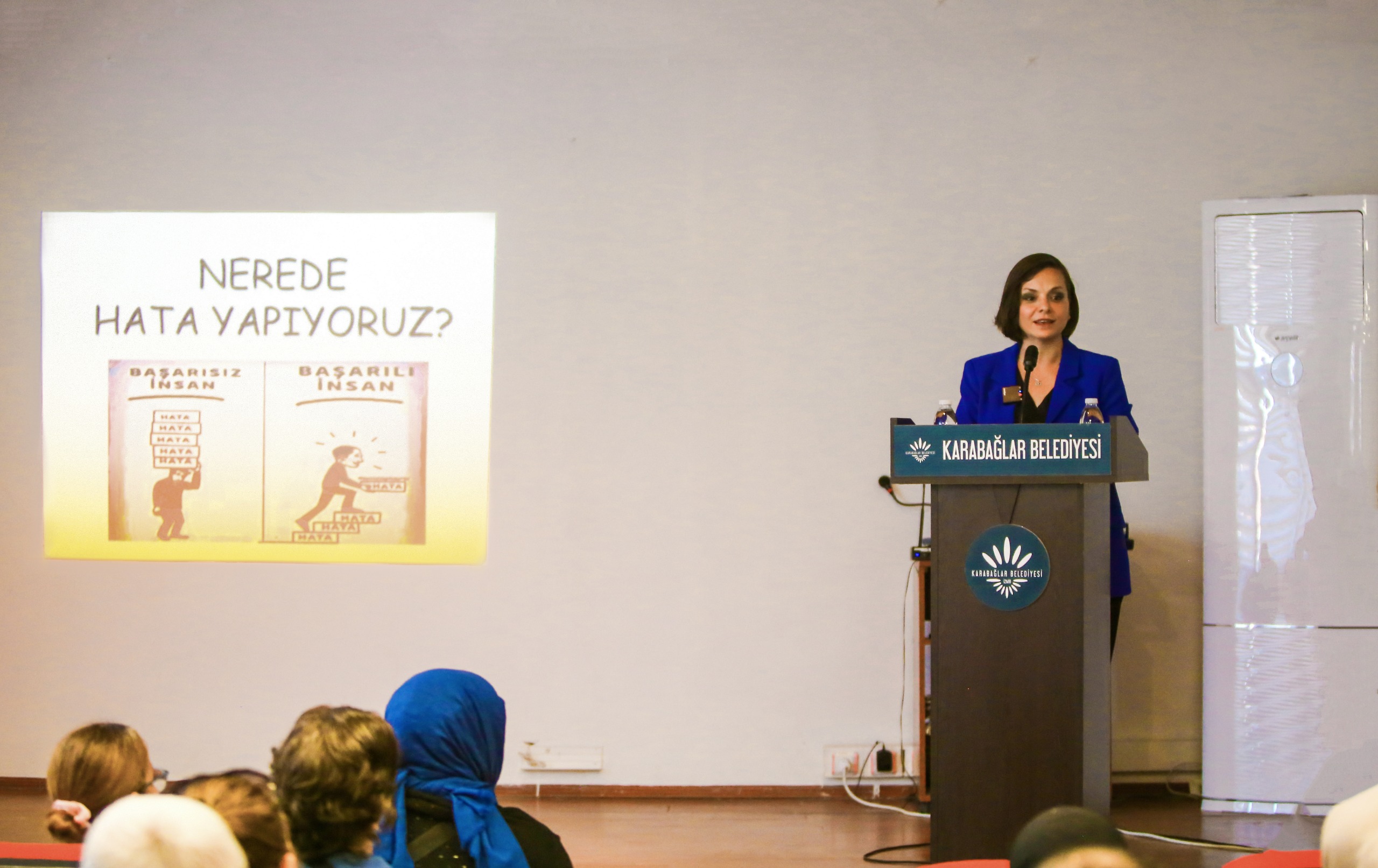 Karabağlar Belediyesi'nden Bağımlılıkla Mücadele Seminerleri başladı