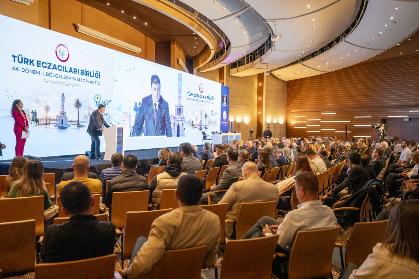 Başkan Tugay: Maalesef sağlık sistemimiz hasta