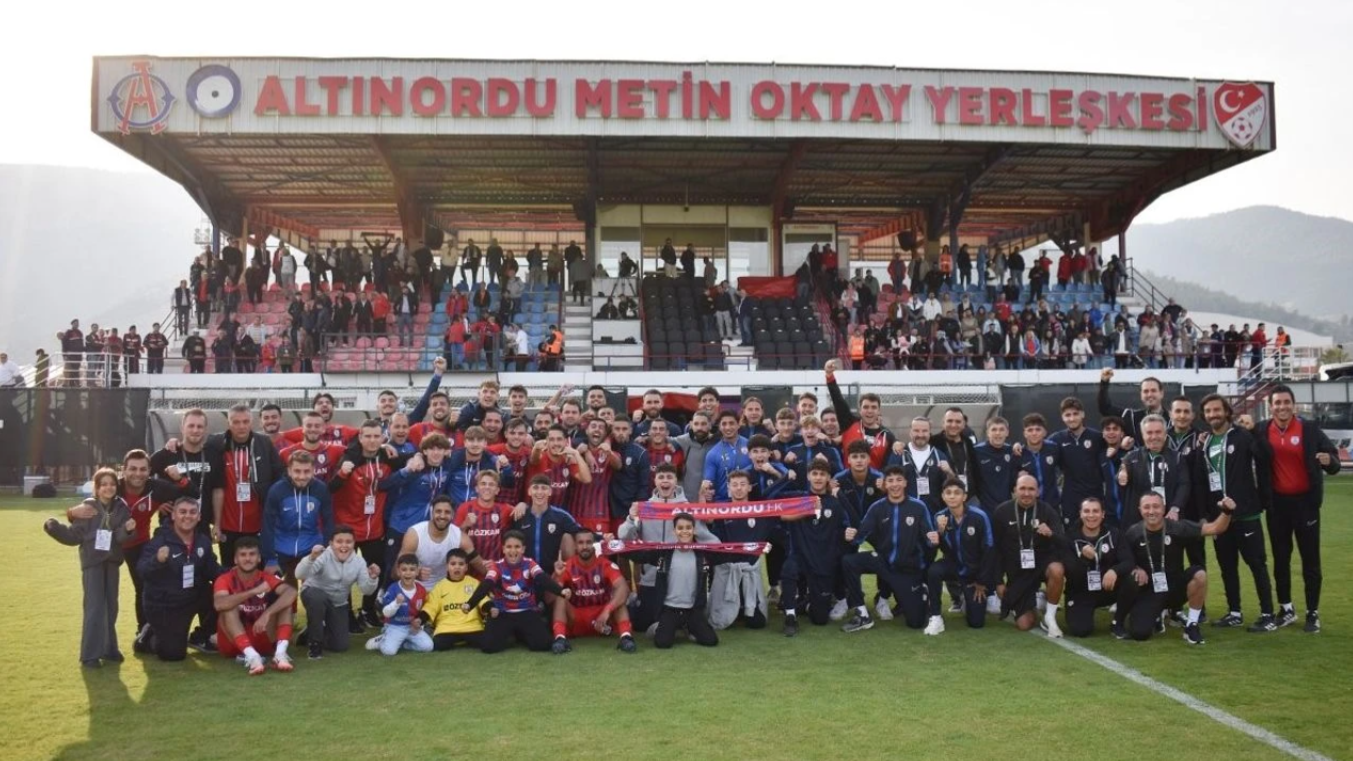 İzmir derbisinde gülen Altınordu oldu