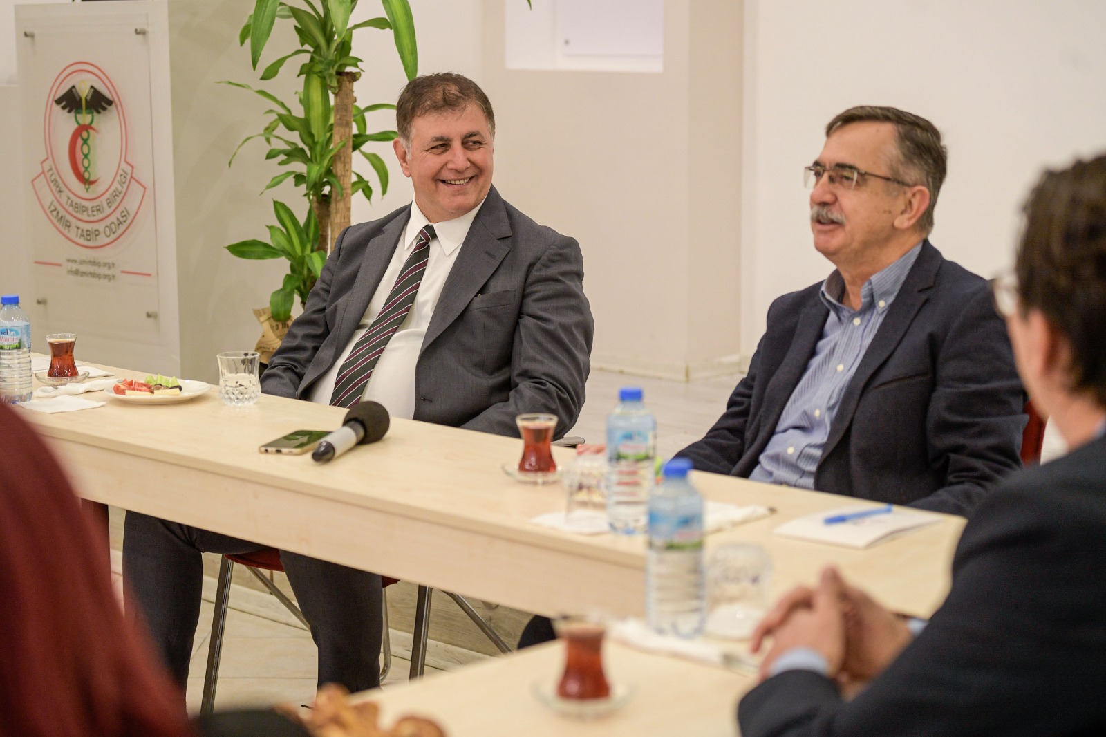 Başkan Tugay İzmir Tabip Odası’nı ziyaret etti: İzmir’de sağlıkta iş birliği dönemi başlıyor