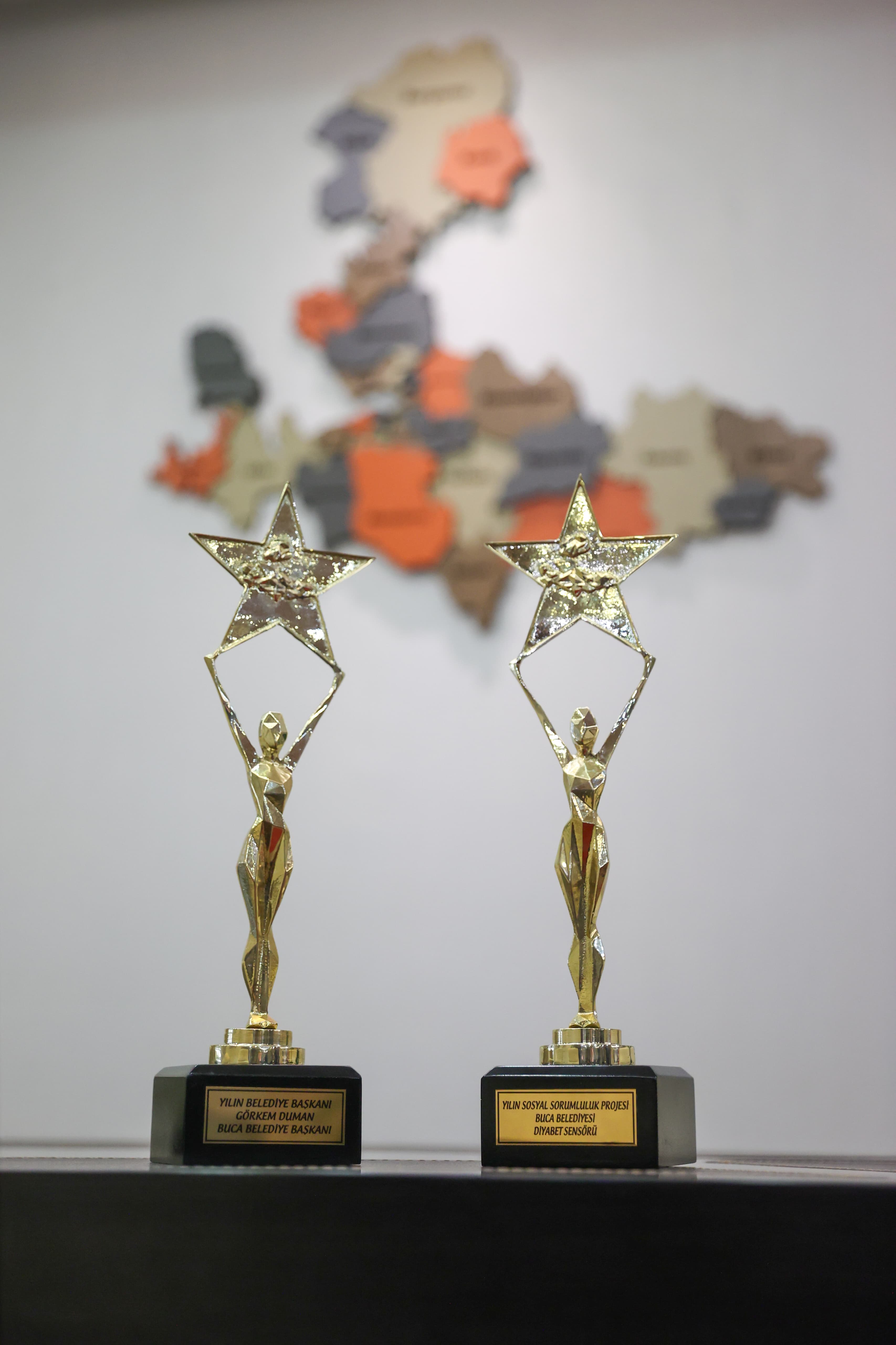 Buca Belediye Başkanı Görkem Duman’a iki ödül birden