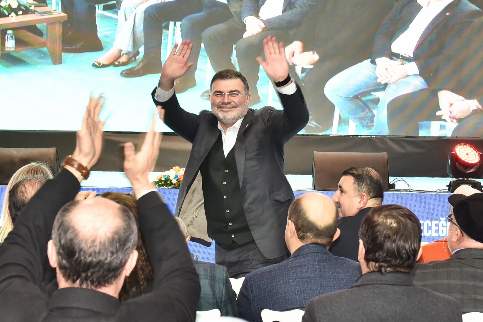 Başkan Bilal Saygılı'dan Konak'tan mesaj seli! ''CHP İzmir'in başındaki zat, önce CHP bir otopark değnekçisi gibi rant kovalayacağına…''