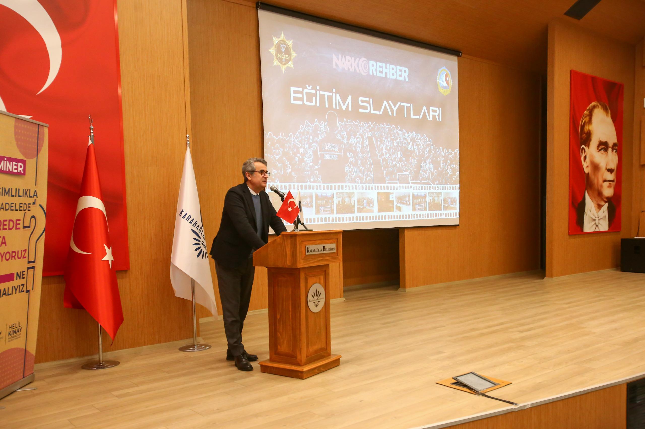 Karabağlar Belediyesi’nin bağımlılık seminerleri yoğun ilgi görüyor