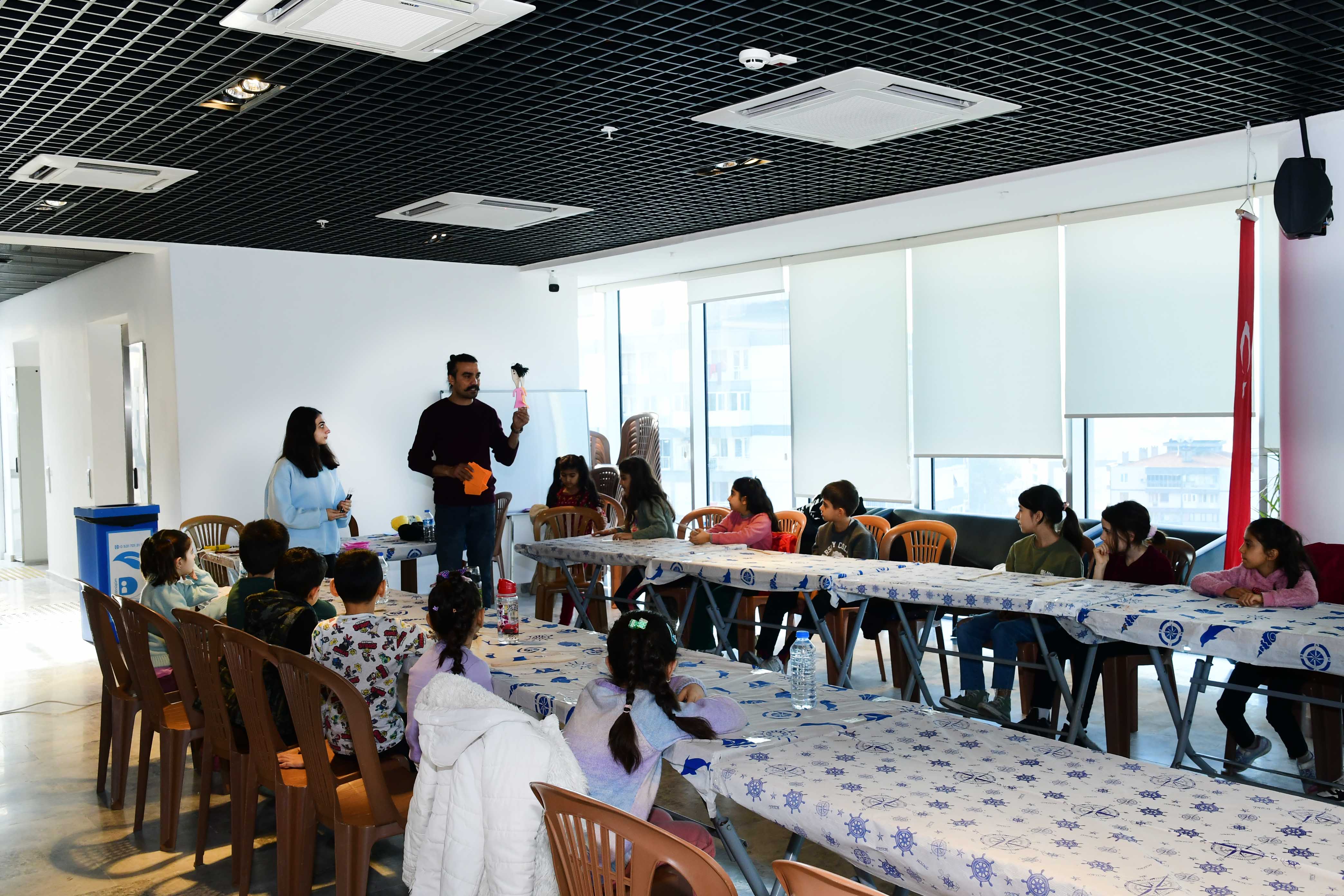 Karabağlar’da yarıyıl tatili çocuklar için sanat ve eğlenceyle dolu