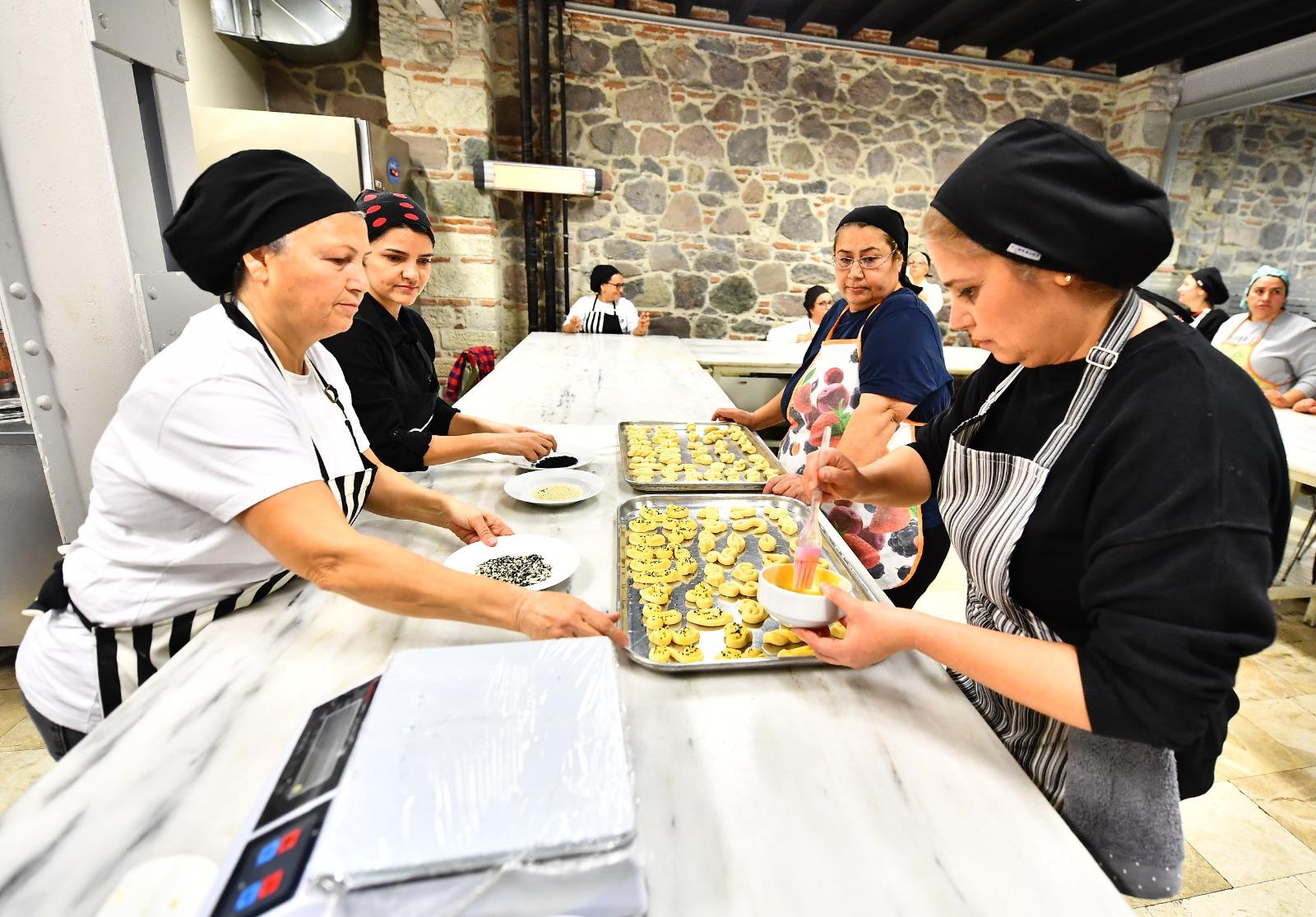 İşaret diliyle pasta yapıyorlar