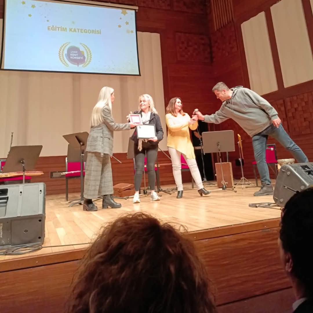 "Kente Değer Katanlar" Ödül Töreninde Mine Kapı’ya Büyük Onur