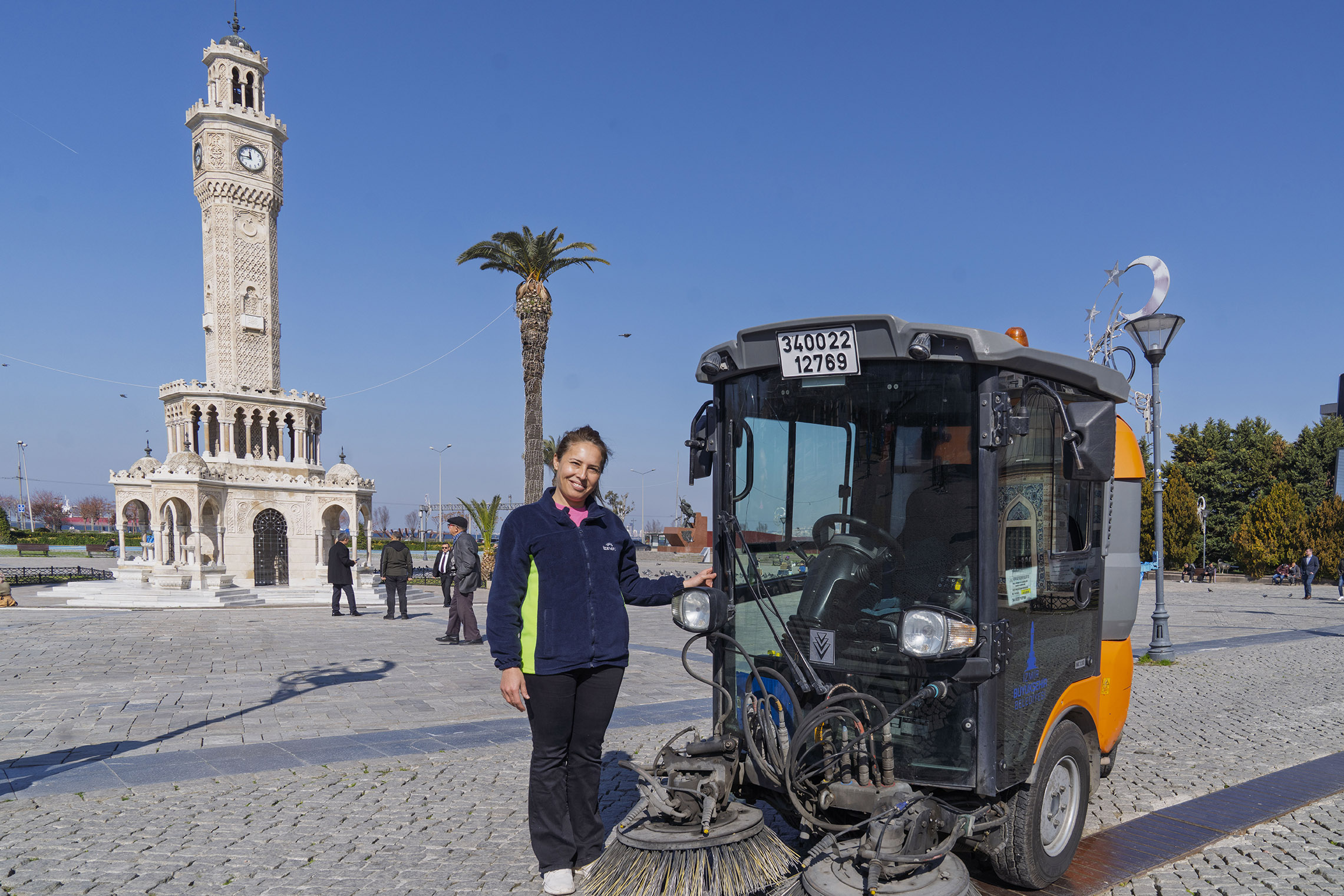 İzmir’de kadın emeği kenti güzelleştiriyor