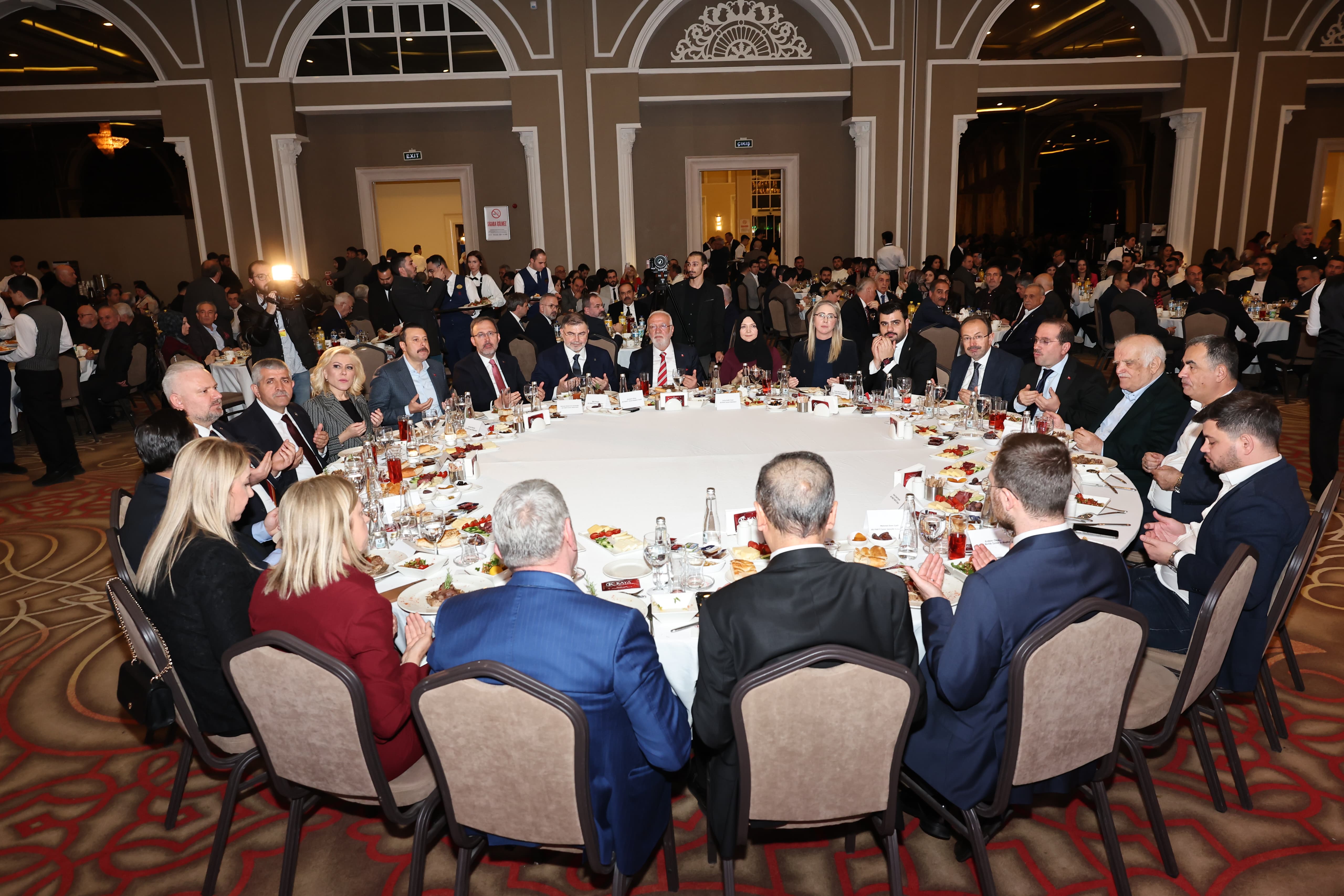 AK Parti İzmir İl Başkanı Saygılı'dan CHP'ye sert çıkış! ''Bir ömür çalışsanız, Recep Tayyip Erdoğan'ın bu ülke ve millet için yaptıklarının zekatını çıkaramazsınız''