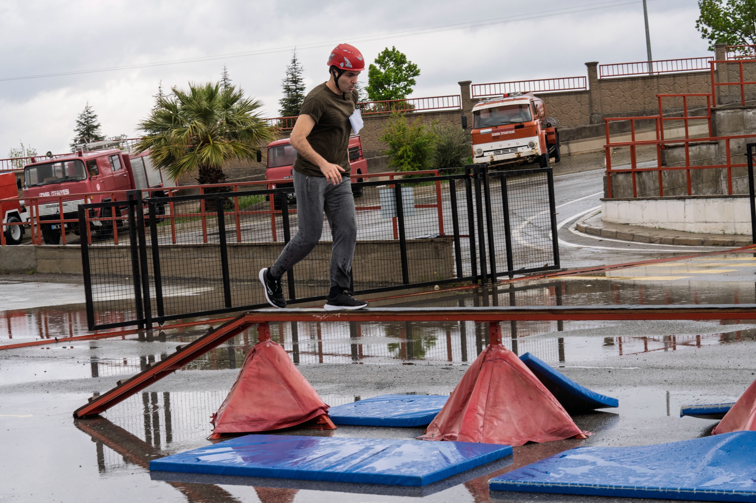 İtfaiyeci olmak için ter döküyorlar