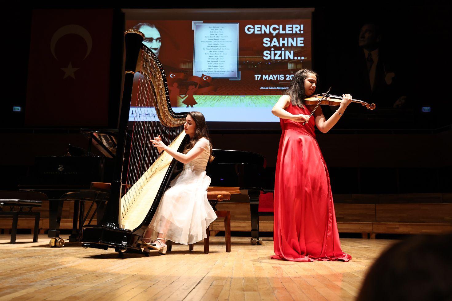 AASSM’de sahne gençlerin