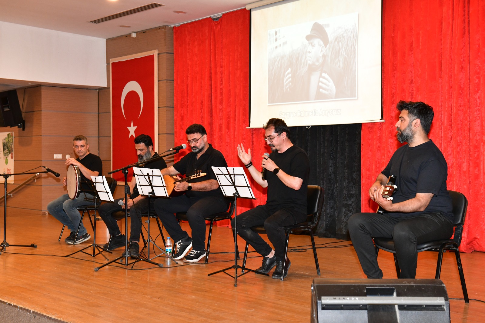 Çiğli’de Ahmed Arif’e vefa: Şiirlerle, türkülerle anıldı