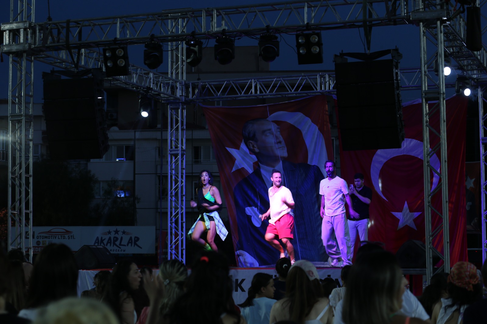 Dansın ve müziğin kalbi Çiğli’de attı