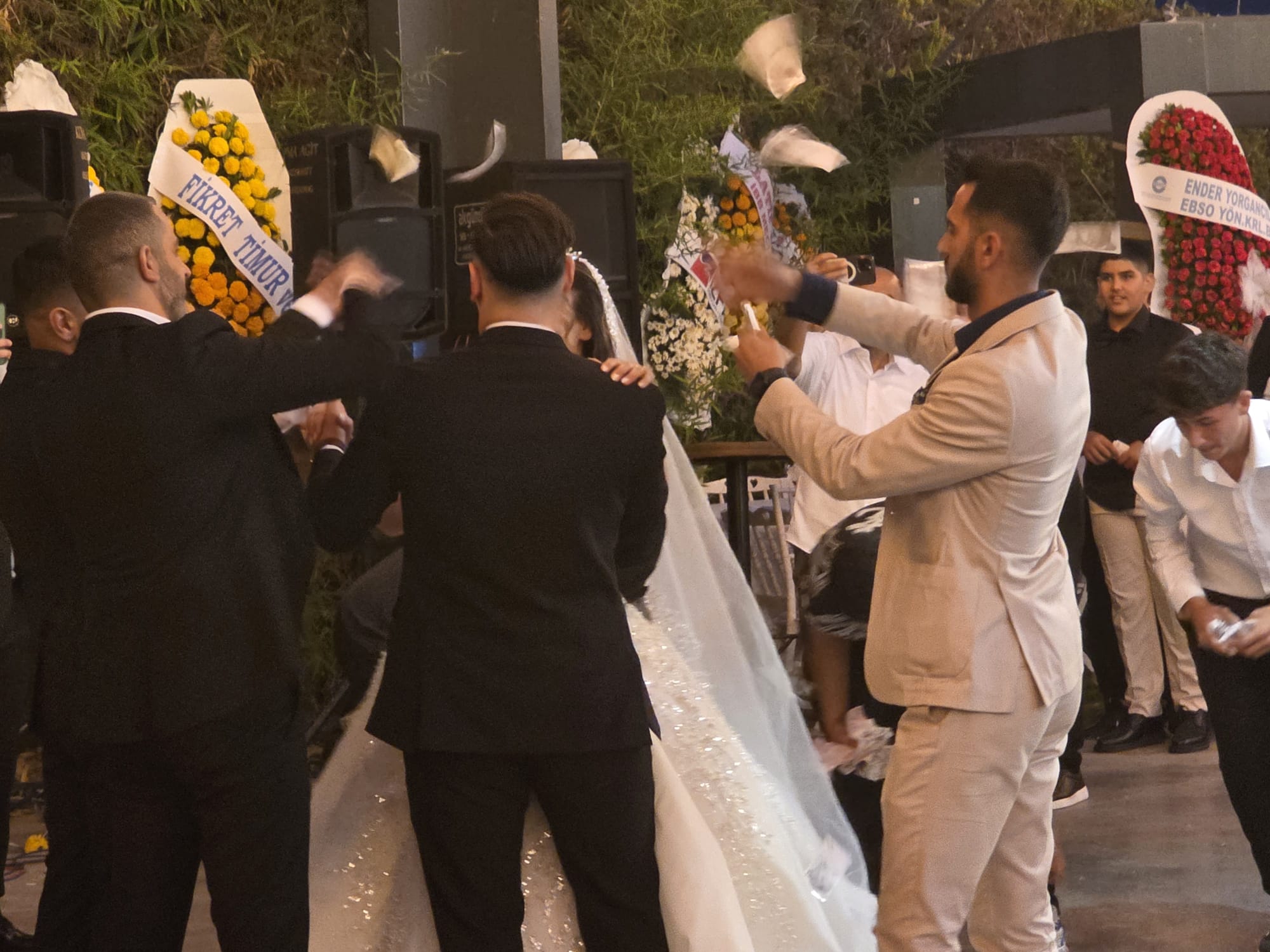 Alptekin ve Dündar Ailelerinin mutlu günü: Gülten ve Furkan Dünyaevine Girdi