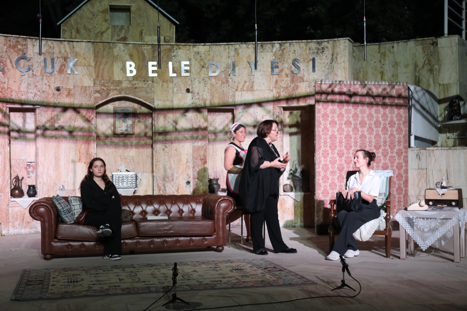 Efes Selçuk'ta Sanat ve Dayanışma Amfi Tiyatro Sahnesinde Buluştu