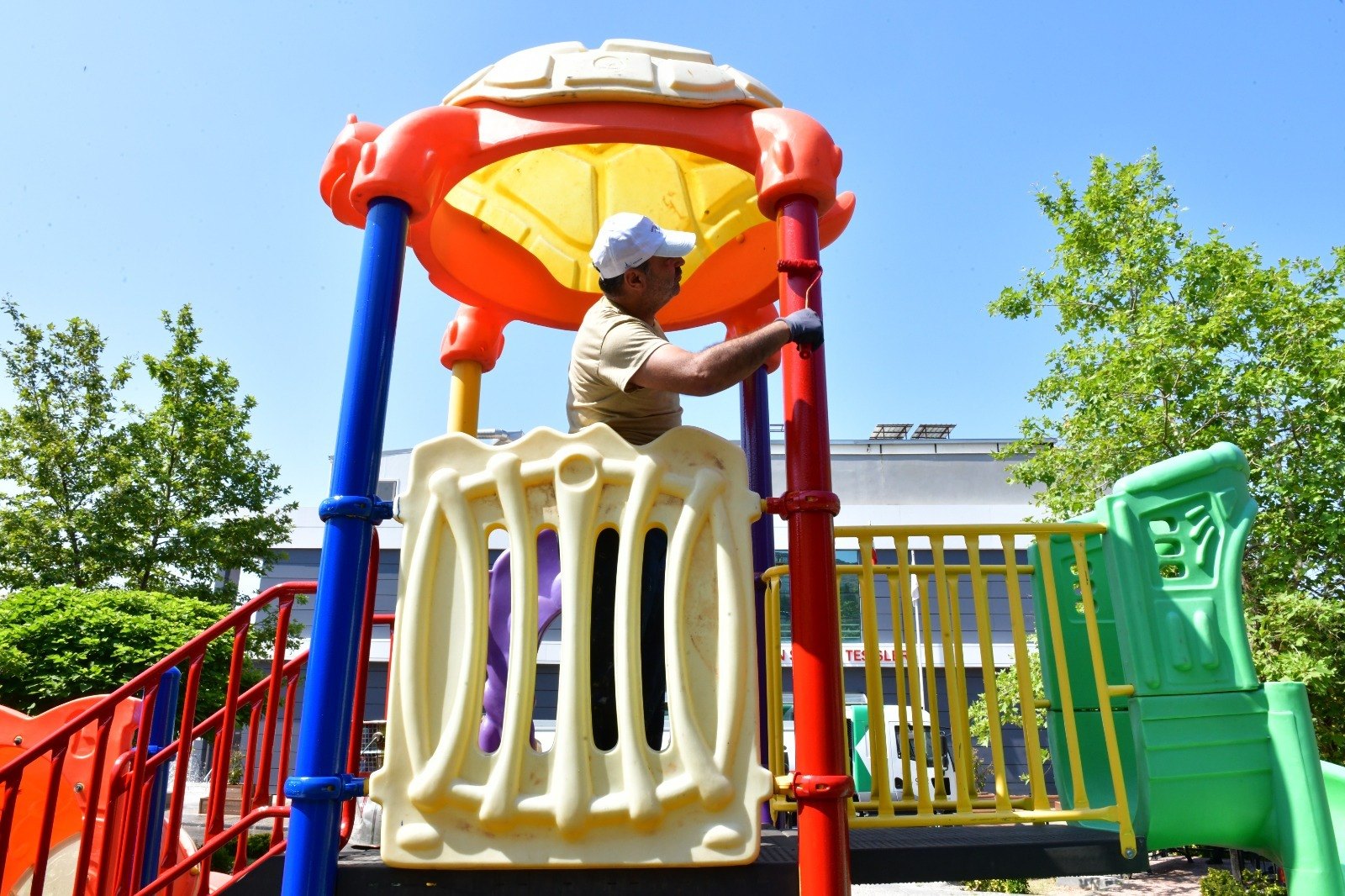 Çiğli’ye hizmette; eşitlik ve hızdan ödün yok Belediye Başkanı Onur Emrah Yıldız;  “ Her mahallemize dokunuyor, her sese kulak veriyoruz.”