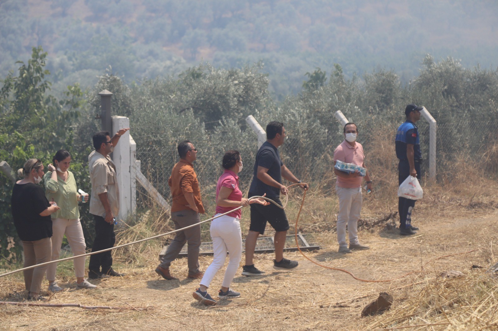 EFES SELÇUK’TAKİ YANGIN HIZLI MÜDAHALE İLE KONTROL ALTINDA