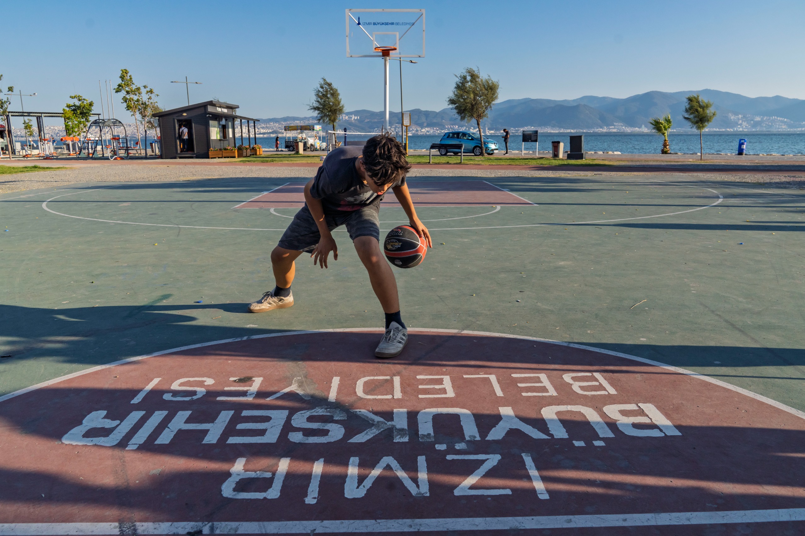 Spor istasyonlarının üçüncüsü Bostanlı’da hizmete açıldı