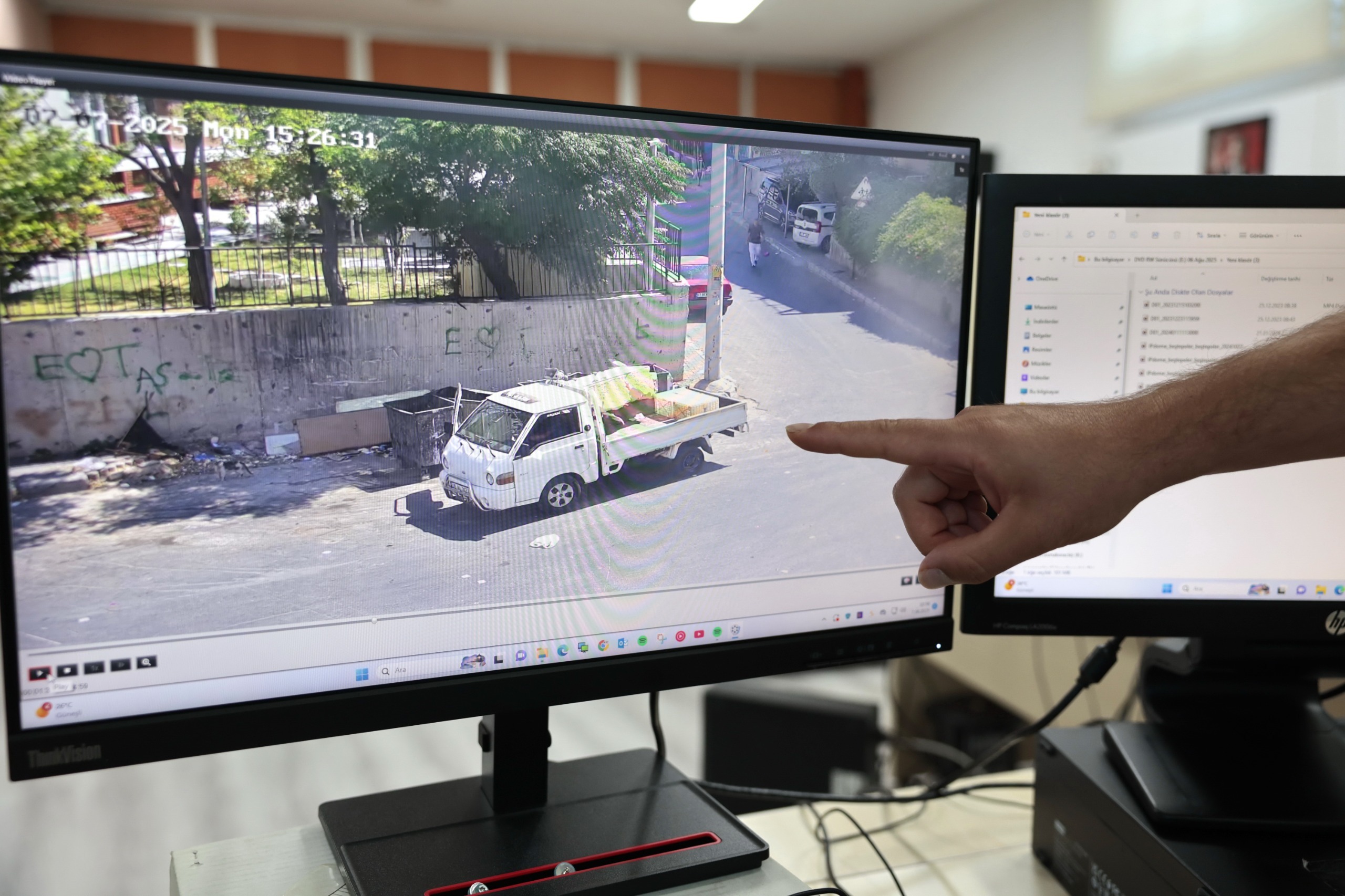 Konak’ta çevreyi kirletenlere kameralı takip