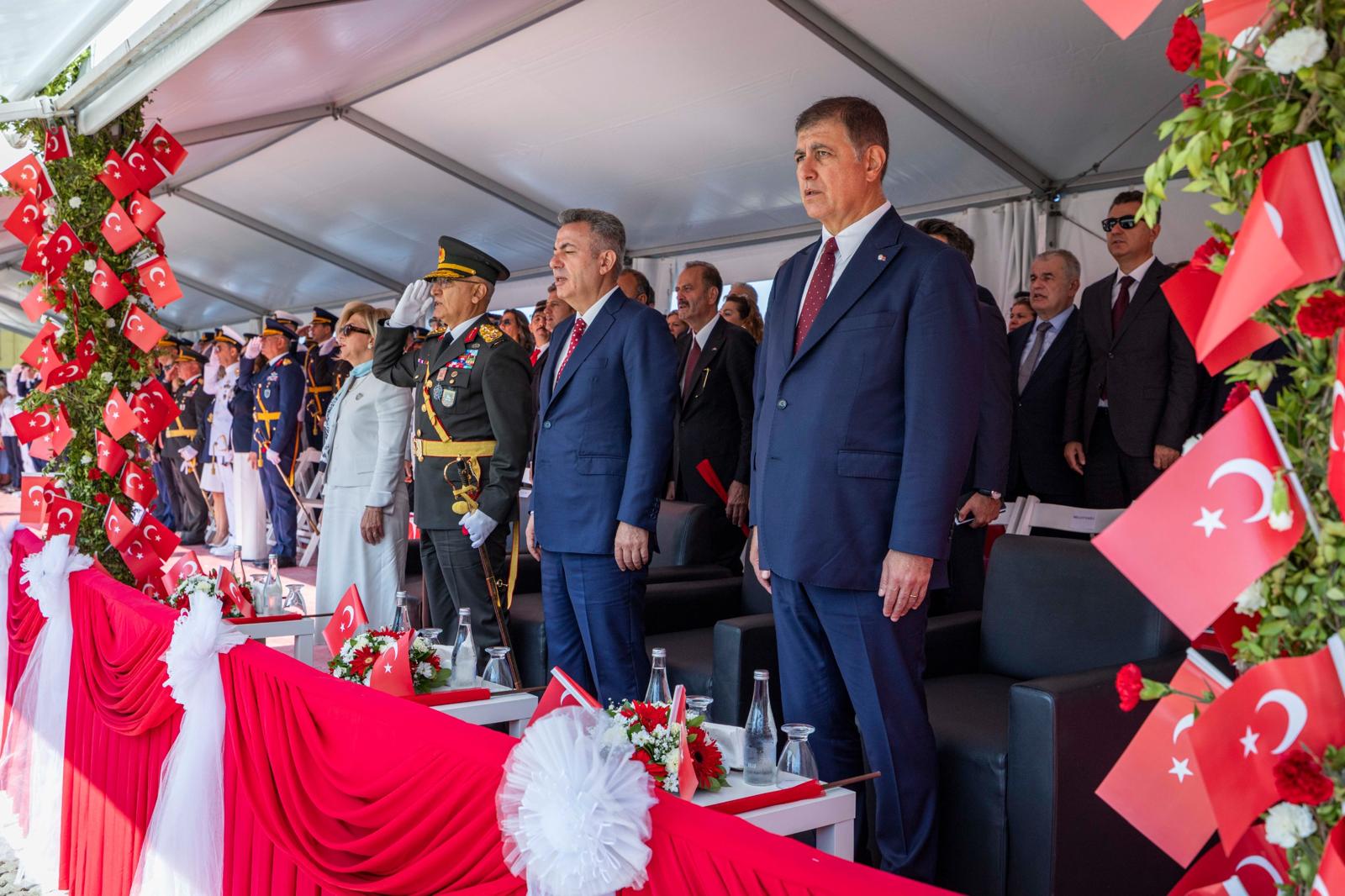 İzmirliler 30 Ağustos Zaferi’nin 103’üncü yıl dönümünü coşkuyla kutladı