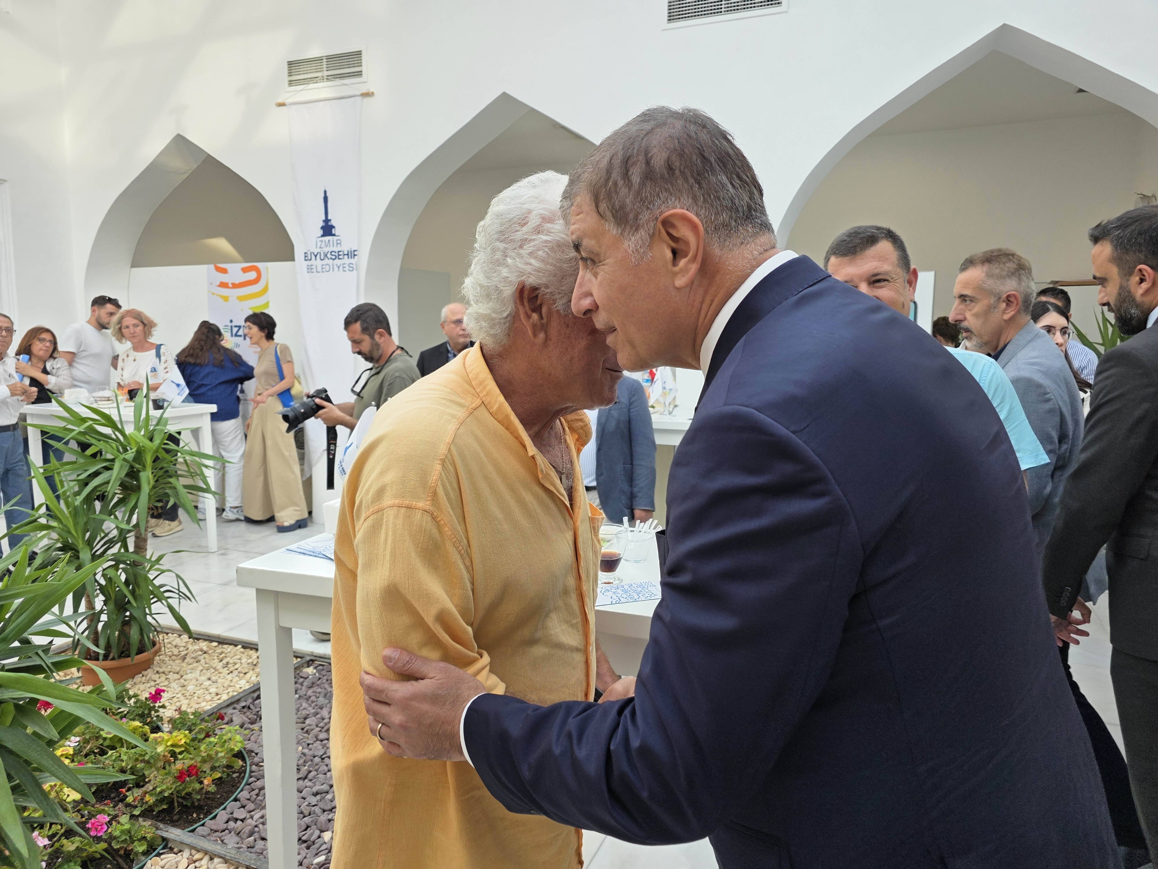 İZPA Bilime, Cemil Tugay Kentlilere Güveniyor: 'Sadece Eleştirmeyin, Katılın!'