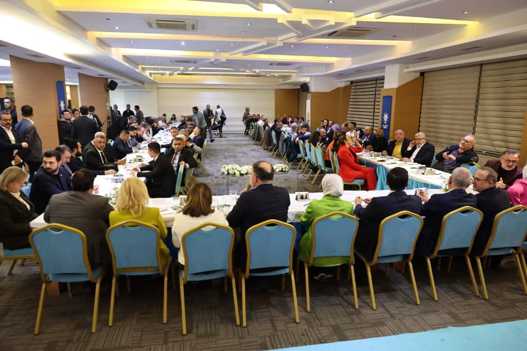 AK Parti’den İzmir’de, 'Bir Sofra'da İlle de Roman' buluşması!