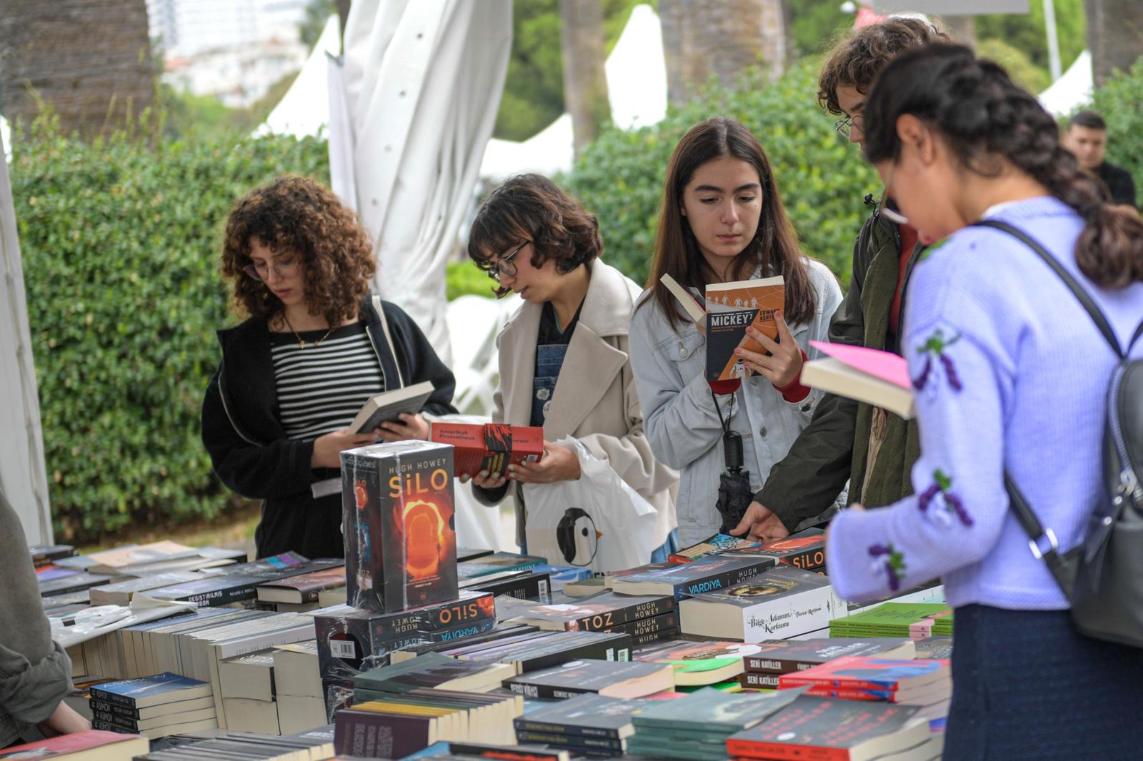 Kültürpark’ta İzmir Kitap Fuarı rüzgarı