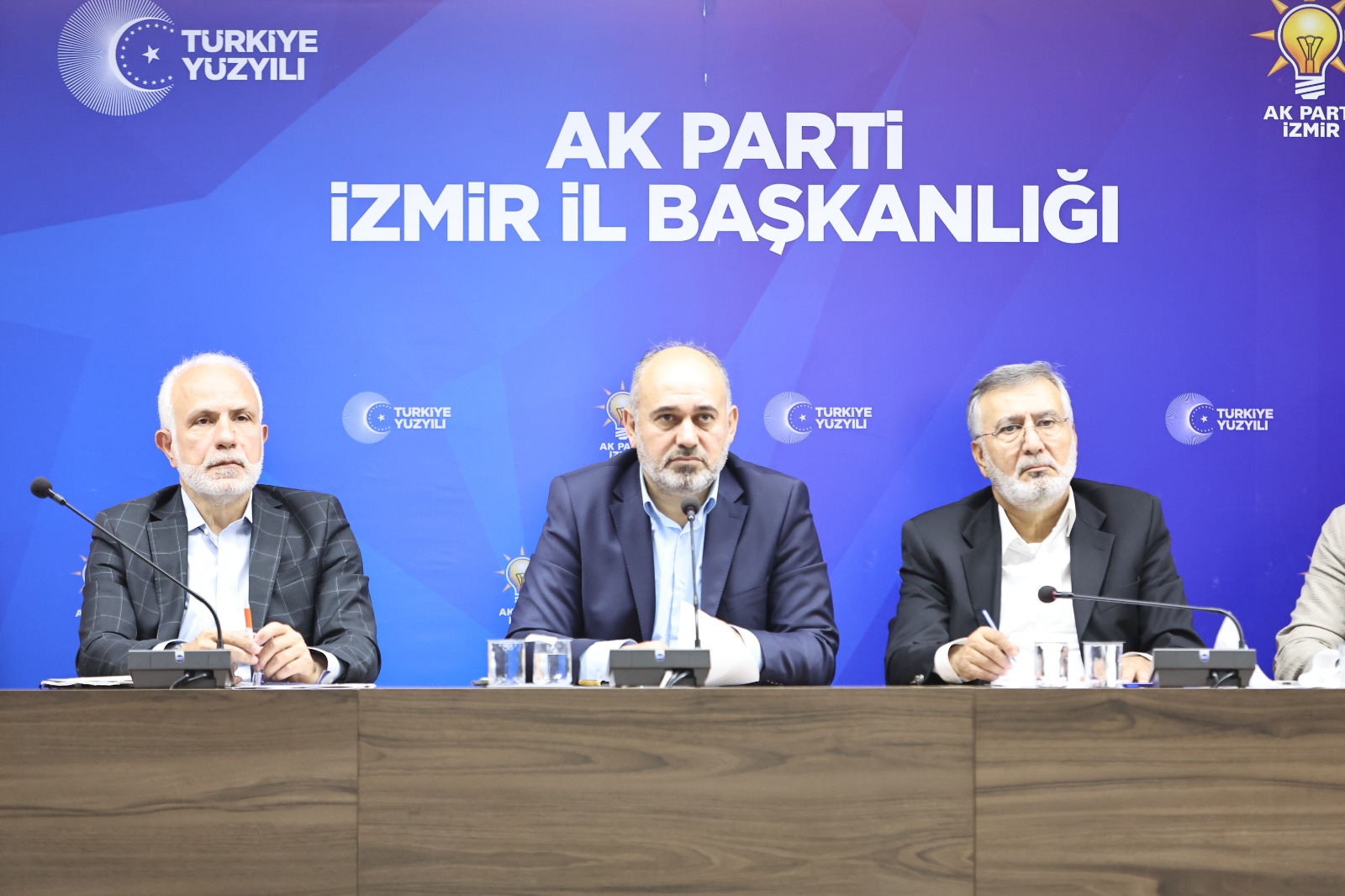 AK Parti İzmir’de, yerel yönetimler zirvesi!