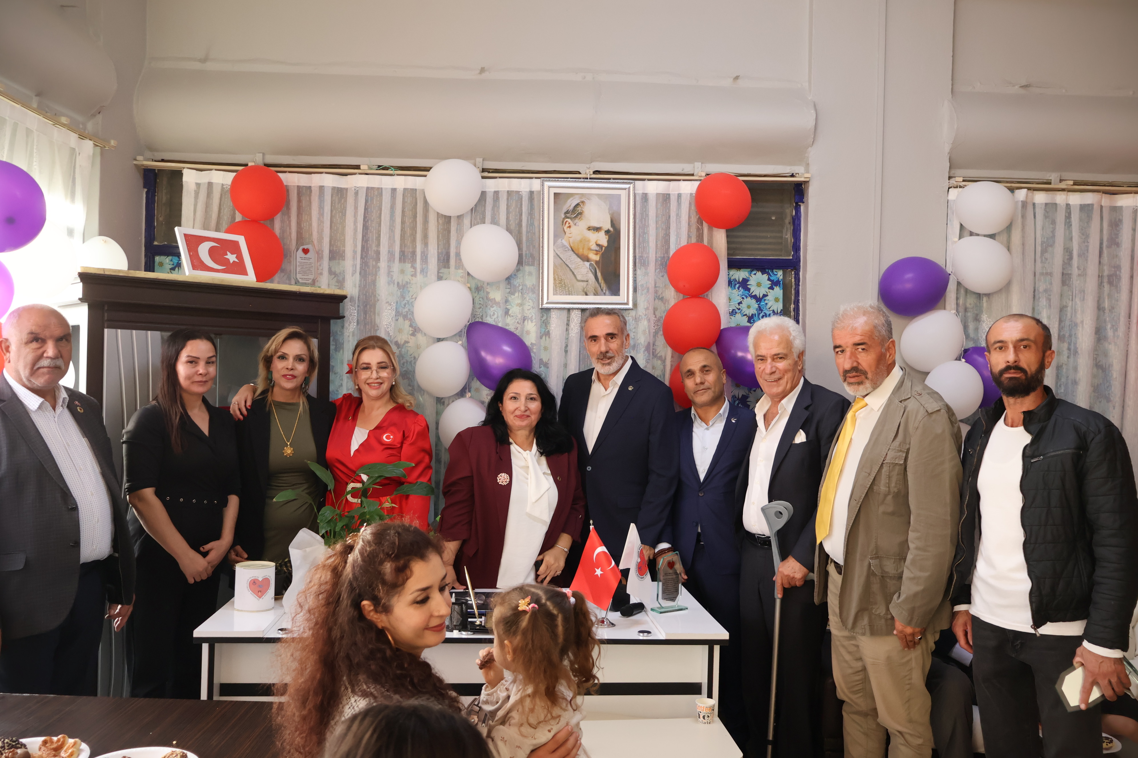 İZMİR'DE ENGELLİLER İÇİN UMUT KAPISI AÇILDI: "GERÇEK ENGEL, ZİHİNLERDEKİ AYRIMCILIKTIR"