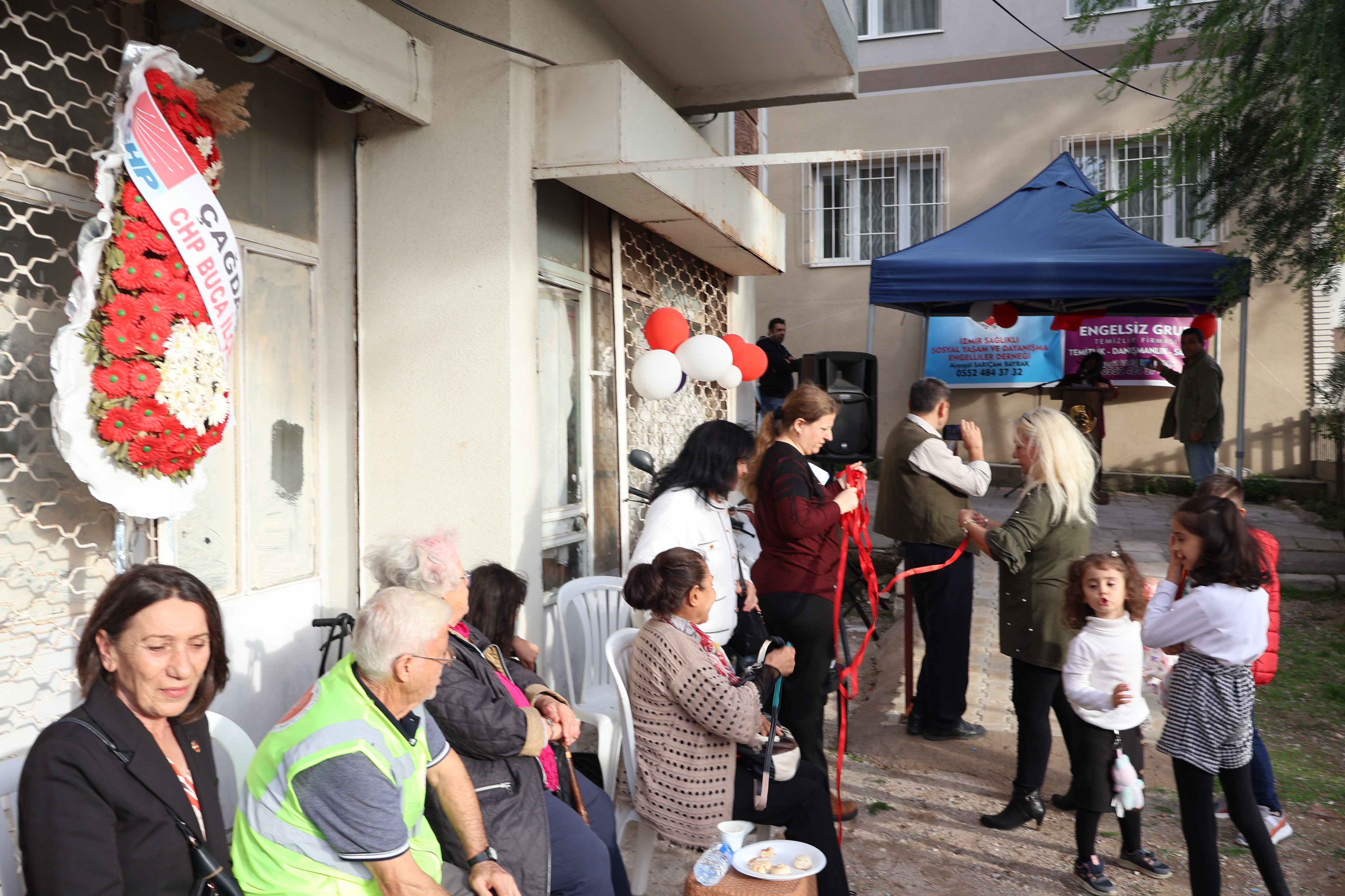 İZMİR'DE ENGELLİLER İÇİN UMUT KAPISI AÇILDI: "GERÇEK ENGEL, ZİHİNLERDEKİ AYRIMCILIKTIR"