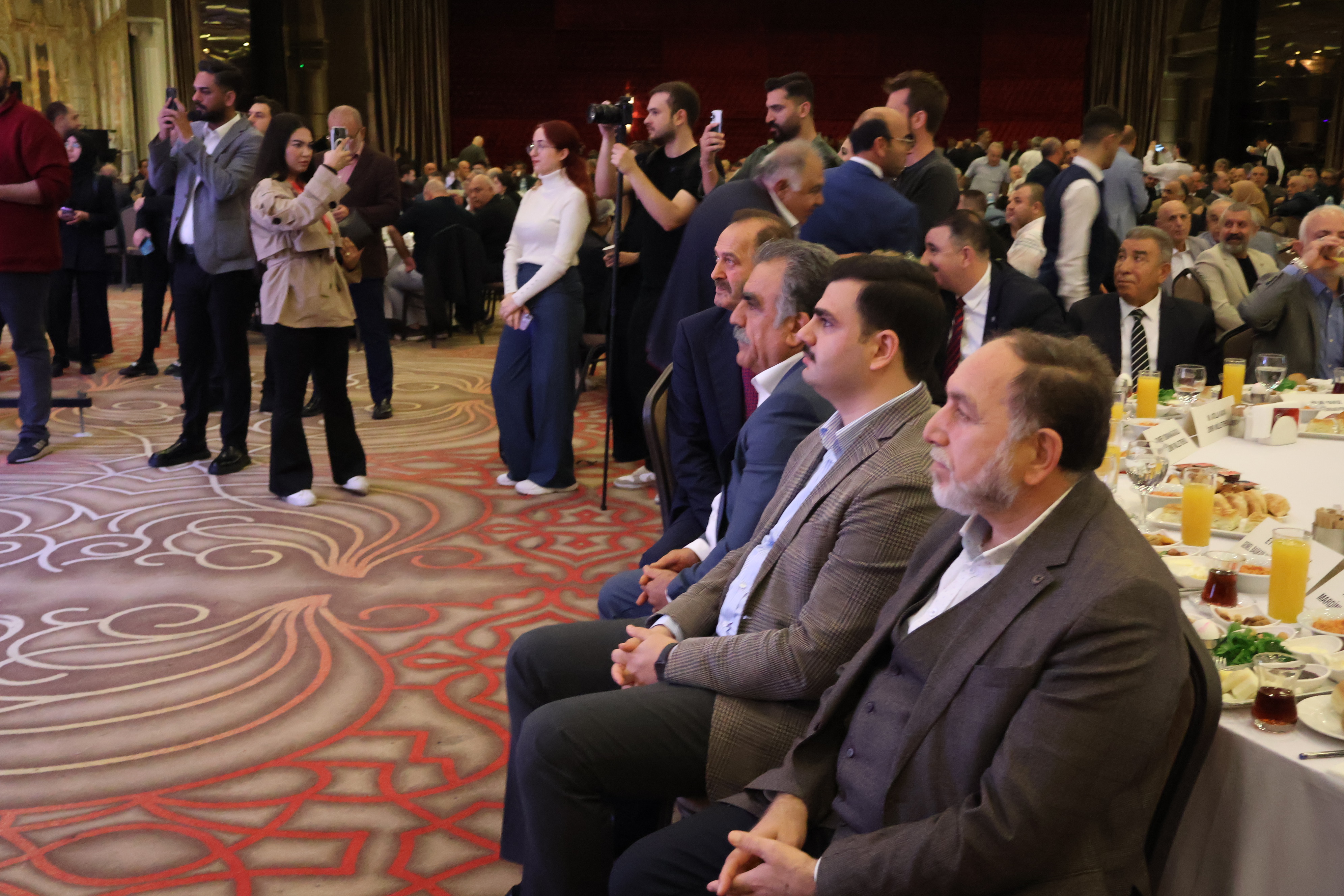 İzmir'de "Büyük Kardeşlik" Buluşması: Birlik, Dayanışma ve Umut Mesajı