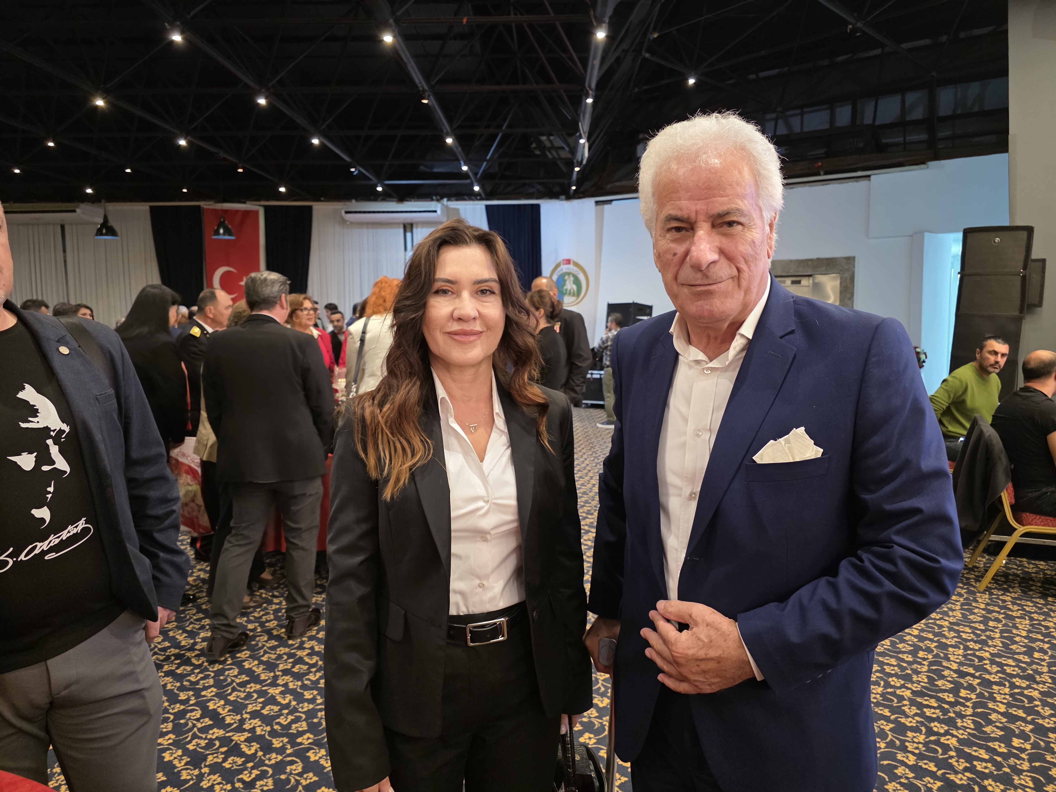 İZMİR'DE 29 EKİM RESEPSİYONU COŞKUYLA GERÇEKLEŞTİ: CUMHURİYET'İN 102. YILI TÖRENLE KUTLANDI