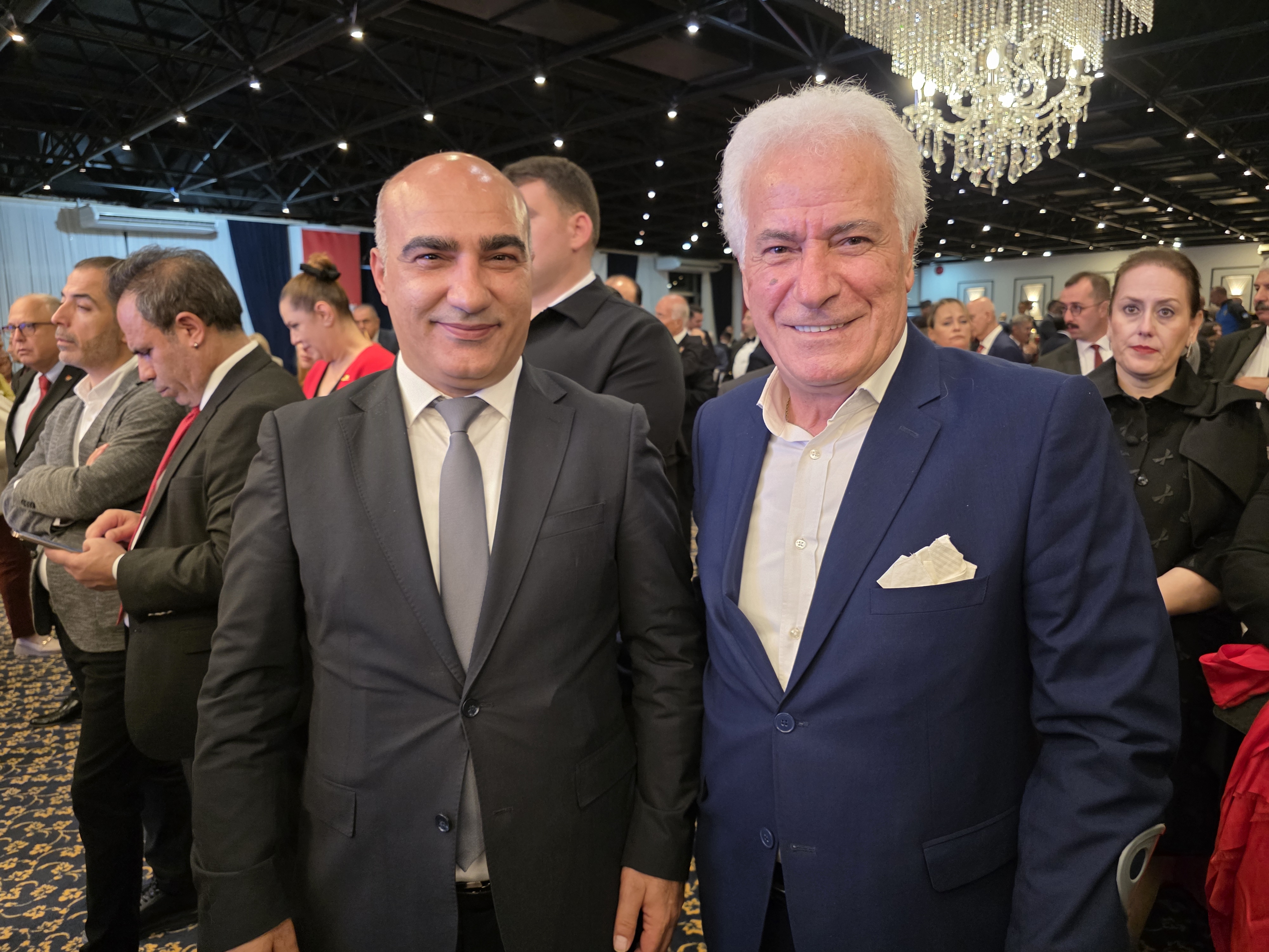 İZMİR'DE 29 EKİM RESEPSİYONU COŞKUYLA GERÇEKLEŞTİ: CUMHURİYET'İN 102. YILI TÖRENLE KUTLANDI