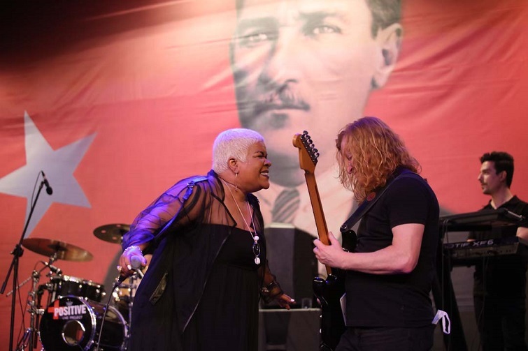 Güzelbahçe’de Online 19 Mayıs Coşkusu