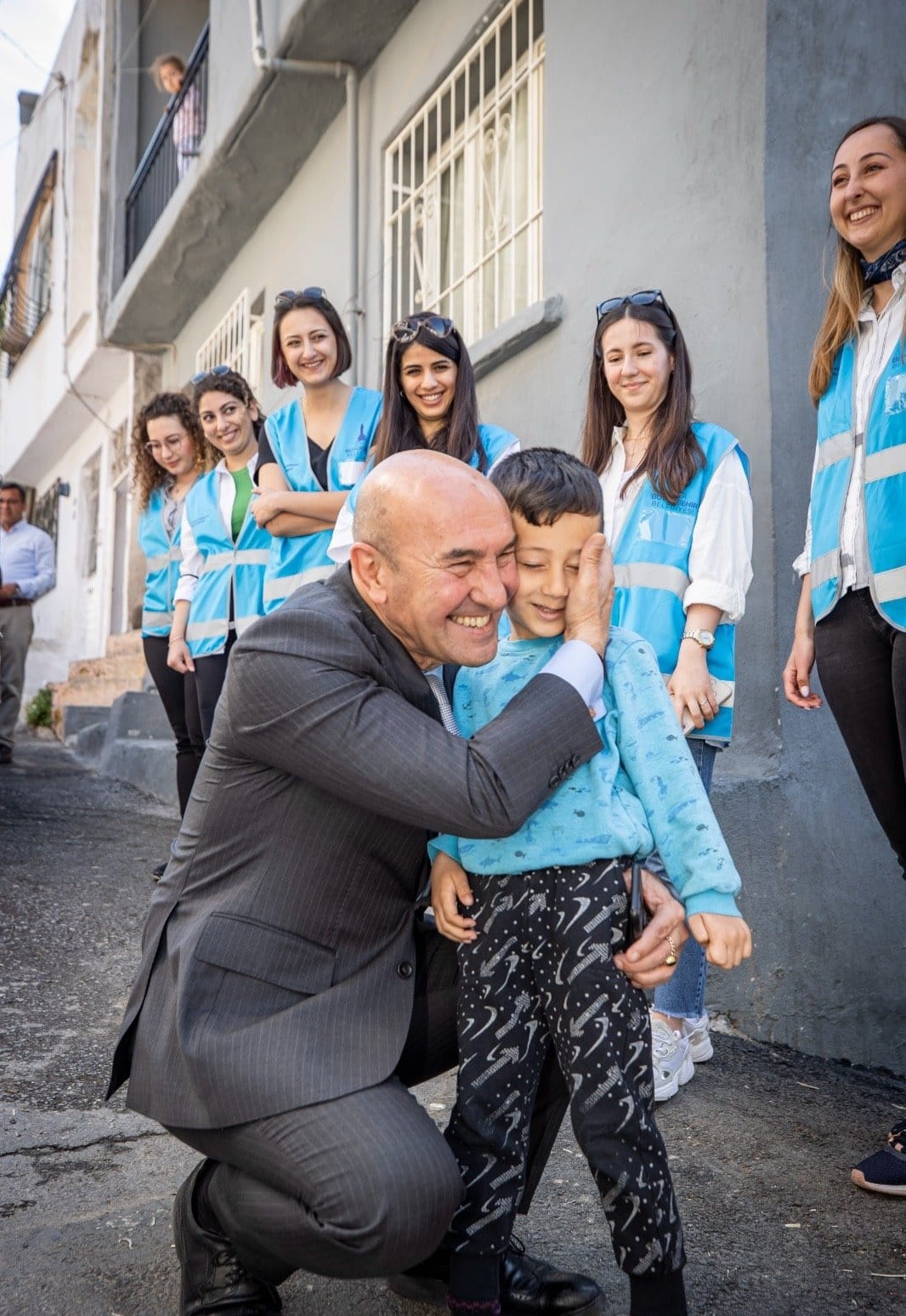 İzmir Büyükşehir Belediyesi’nden 60 bin öğrenciye destek