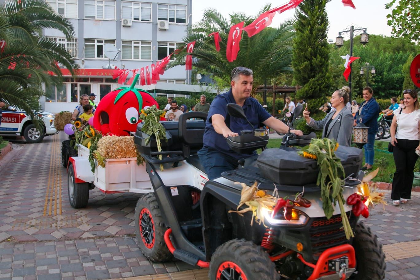 Kınık'ta tarım farkındalığı için pedal çevirdiler