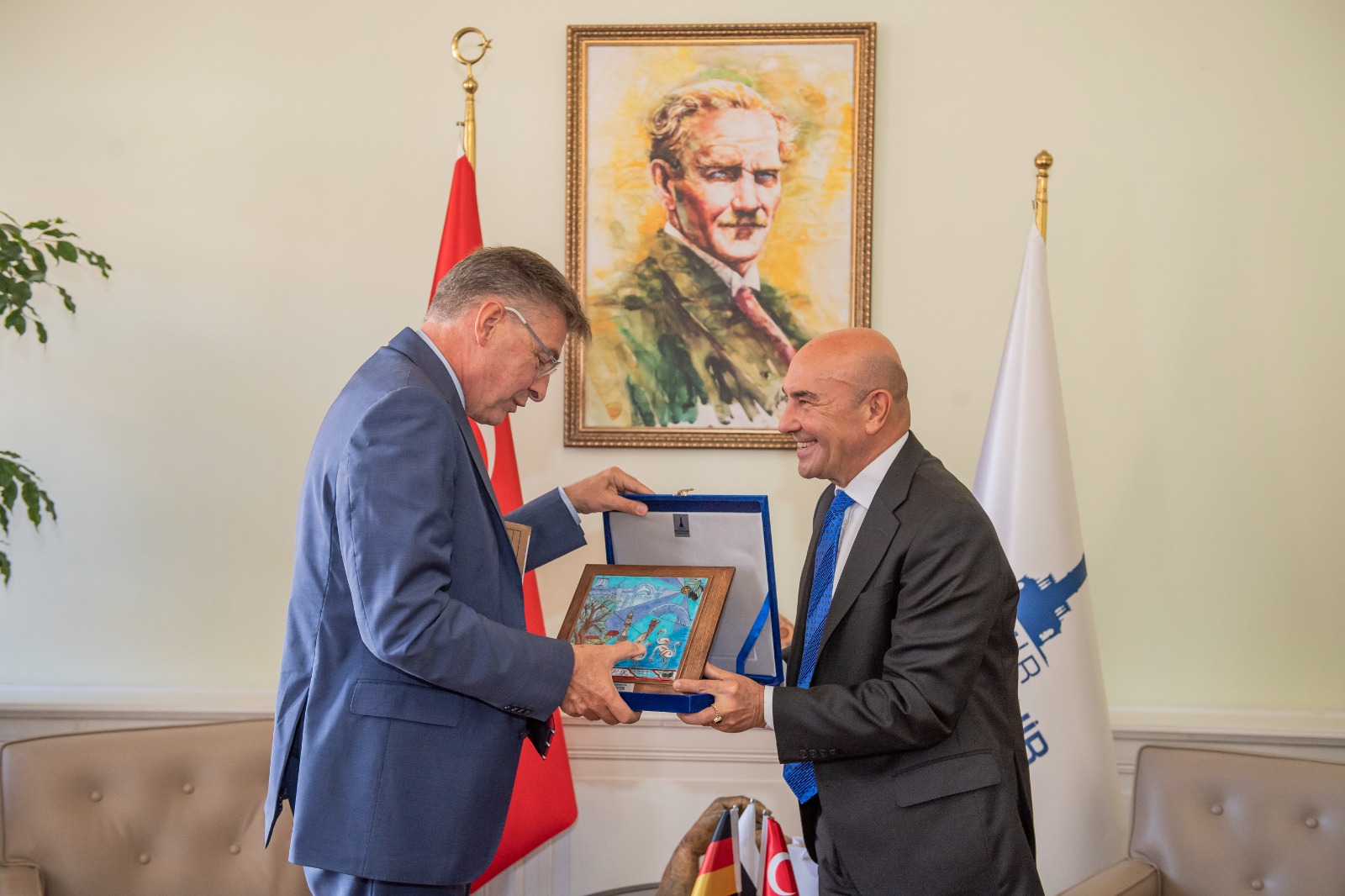 Almanya İzmir Başkonsolosu Schröer Soyer’i ziyaret etti